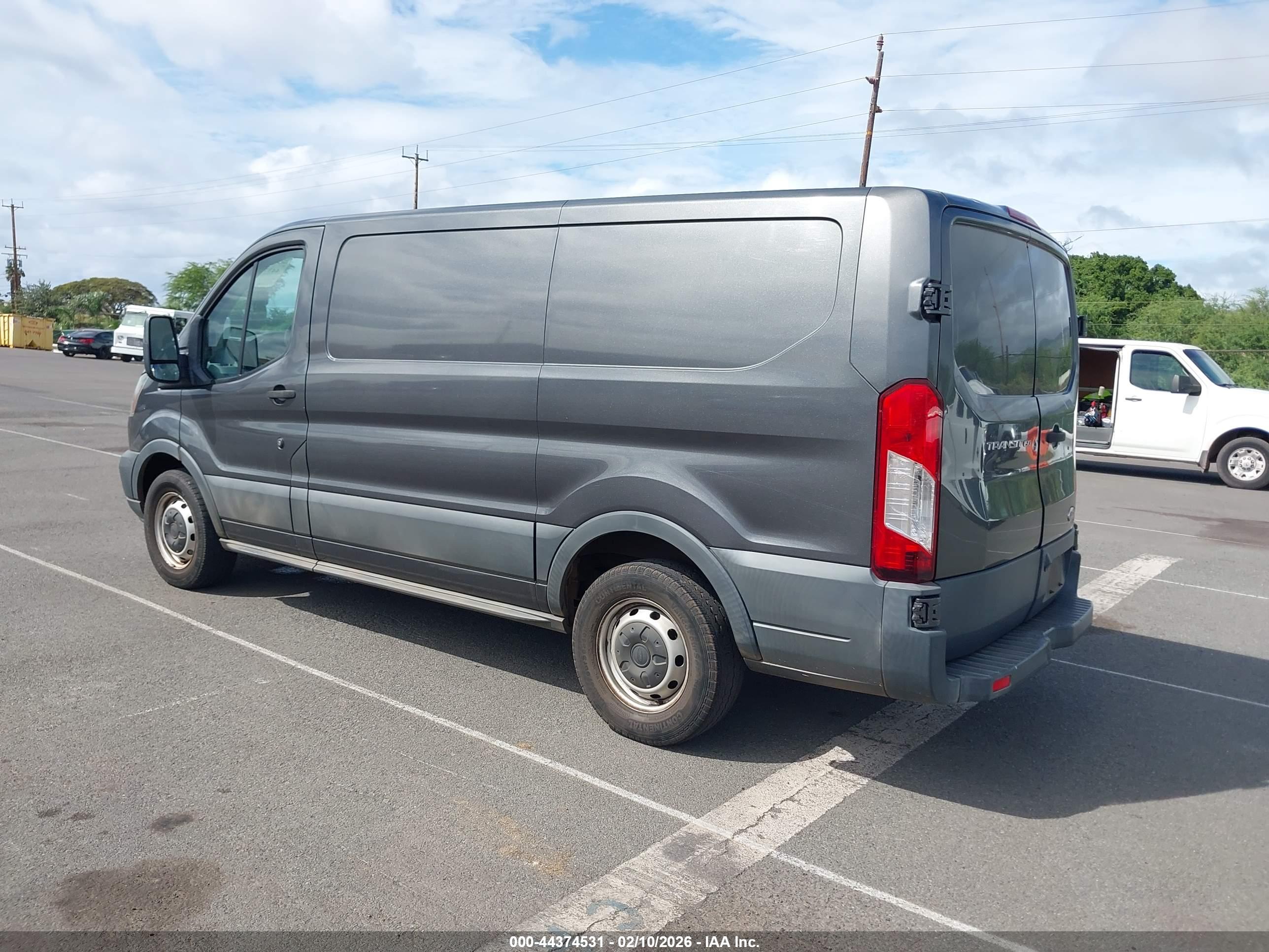 FORD TRANSIT-150 image 3