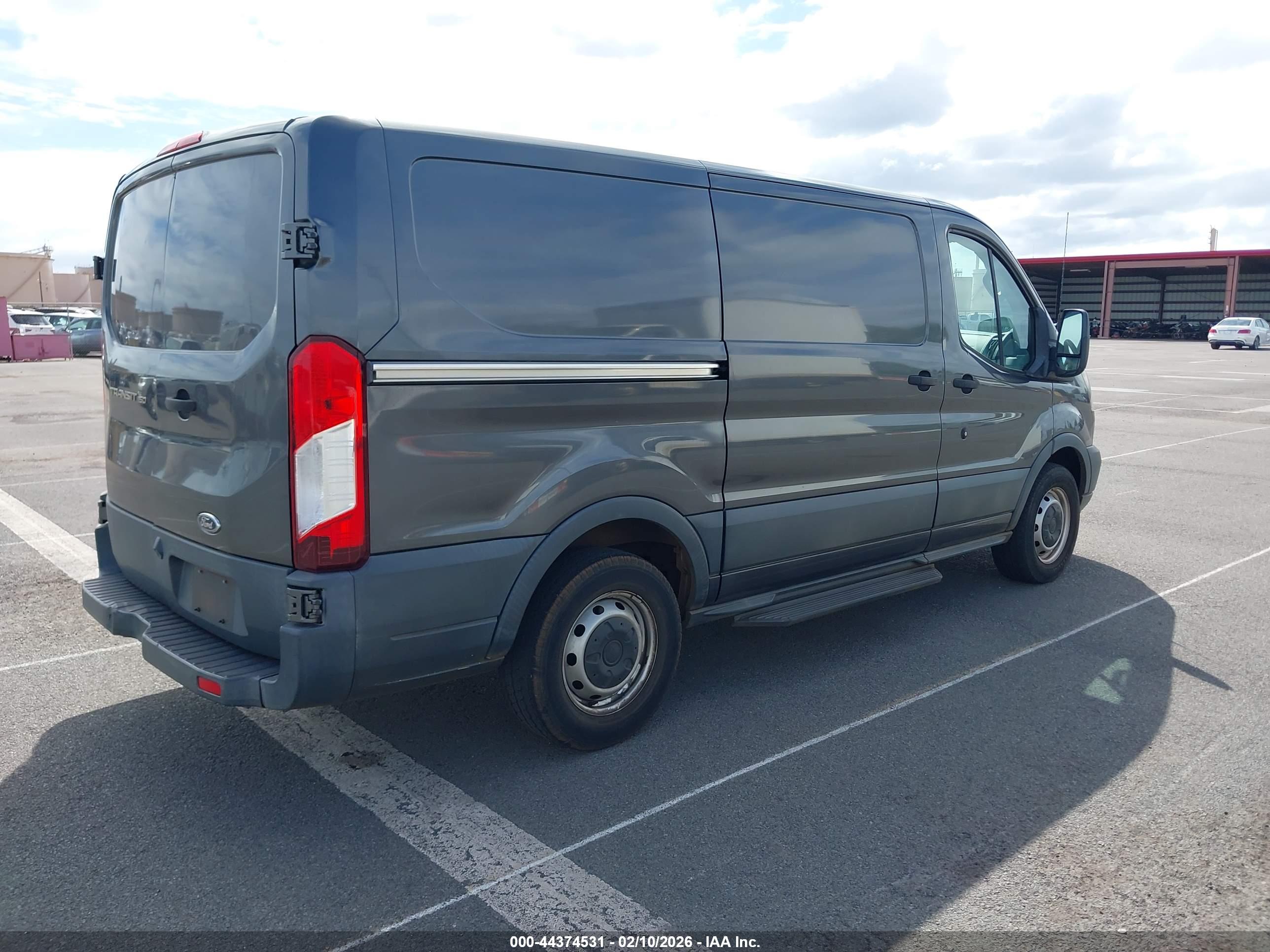 FORD TRANSIT-150 image 4