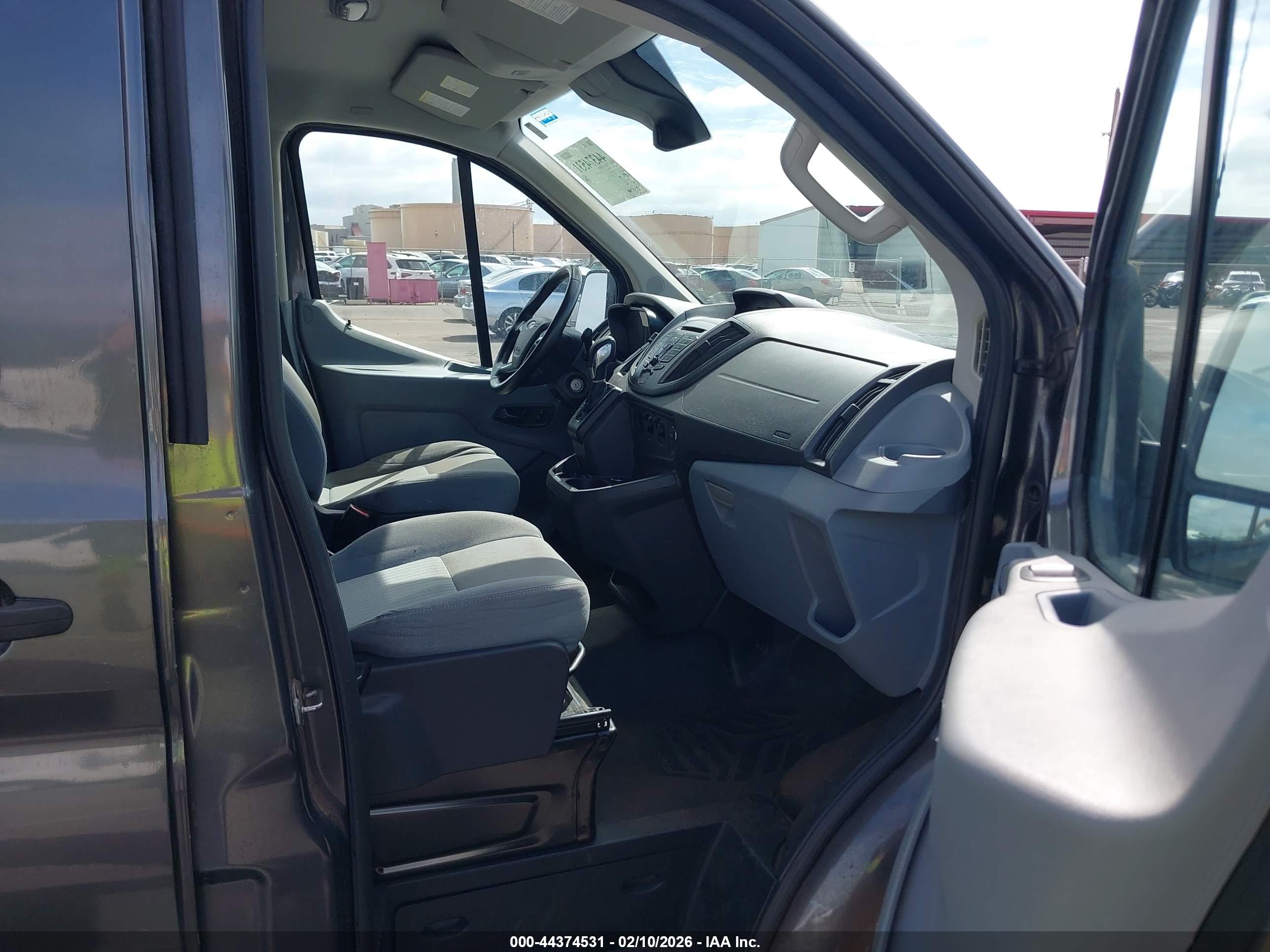 FORD TRANSIT-150 image 5