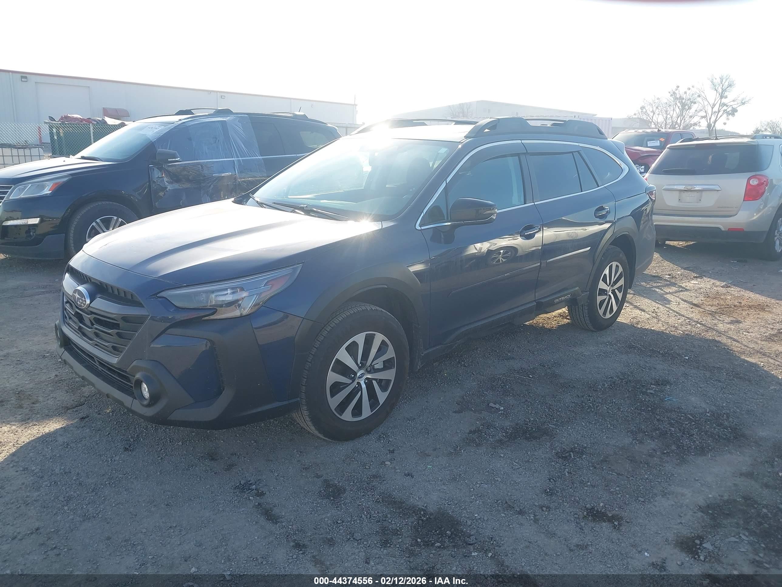 SUBARU OUTBACK image 2