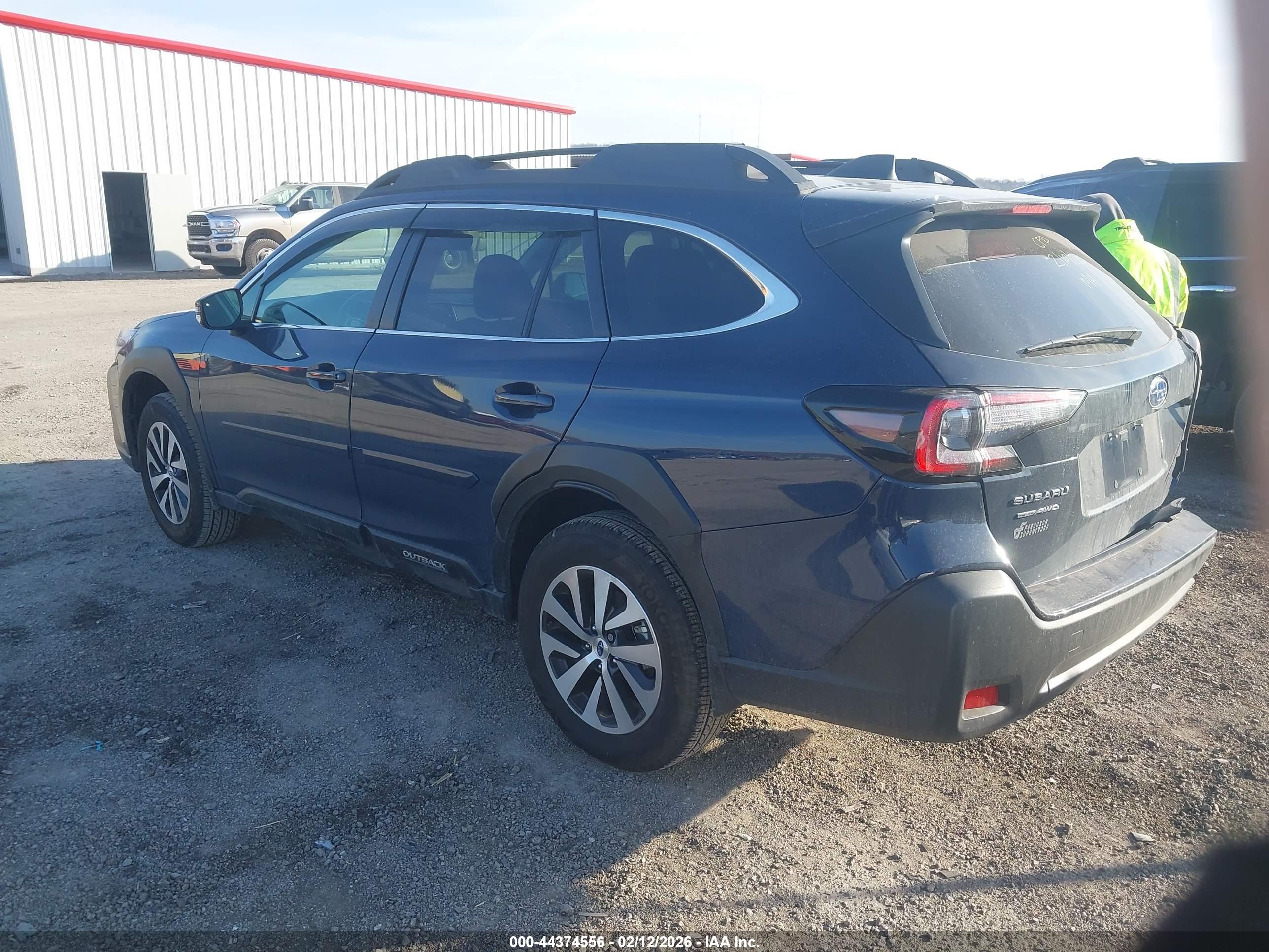 SUBARU OUTBACK image 3
