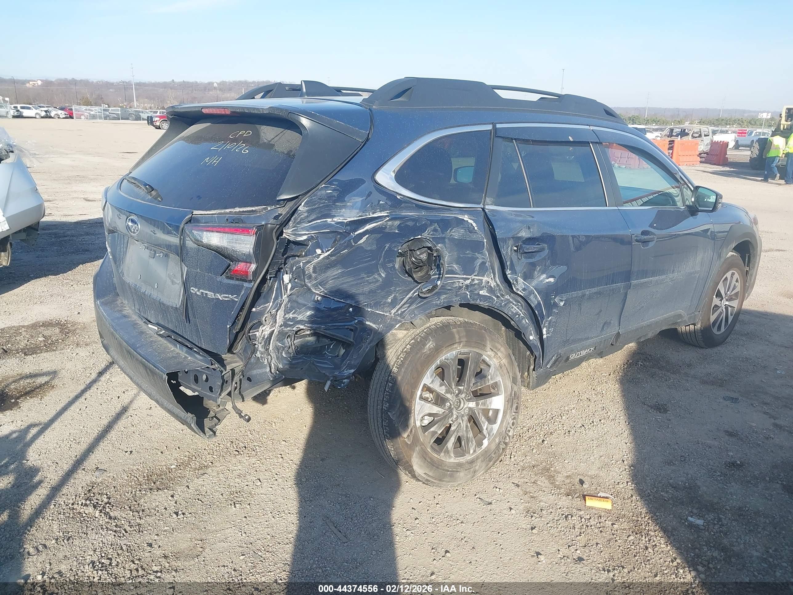 SUBARU OUTBACK image 4