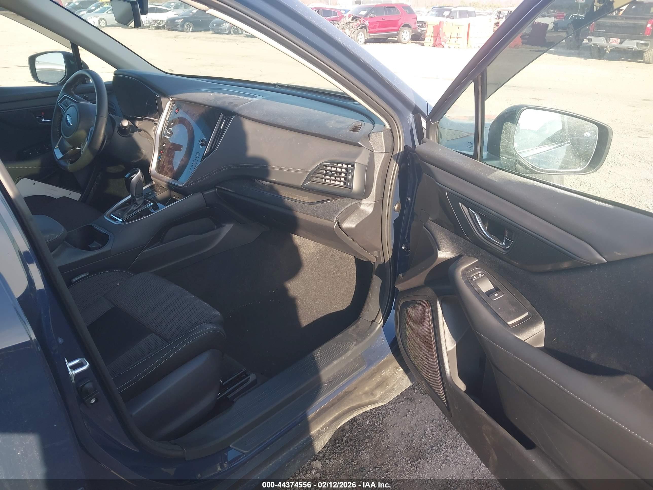 SUBARU OUTBACK image 5