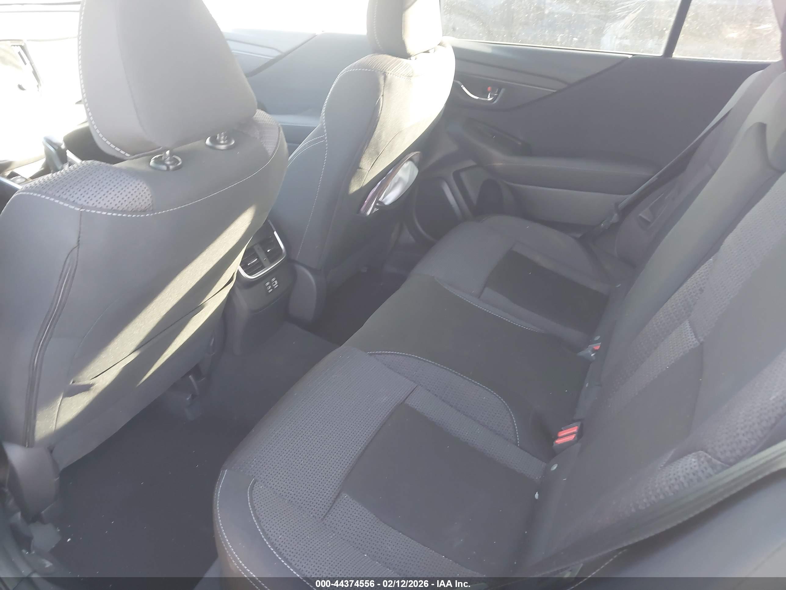 SUBARU OUTBACK image 8