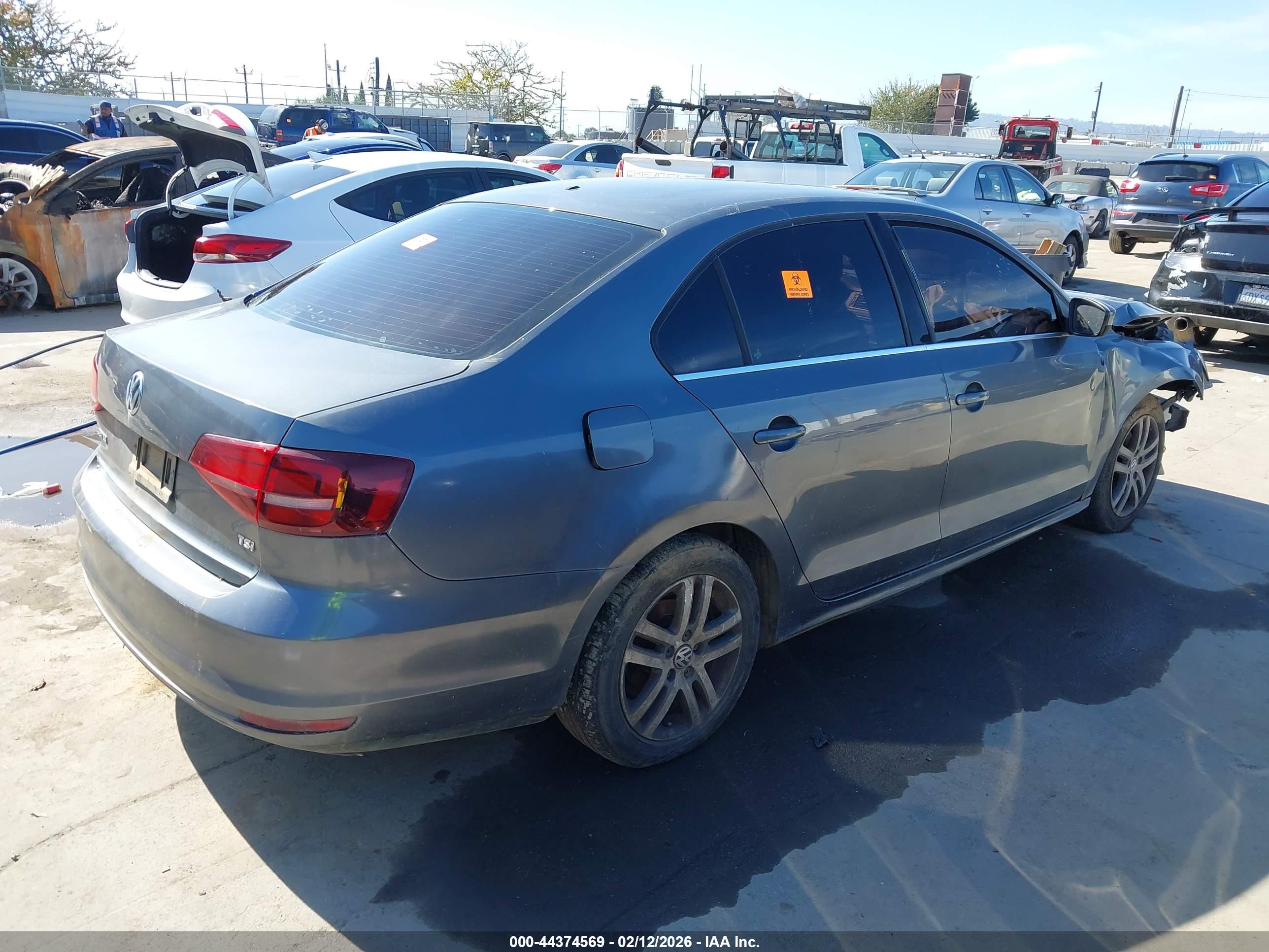 VOLKSWAGEN JETTA image 4