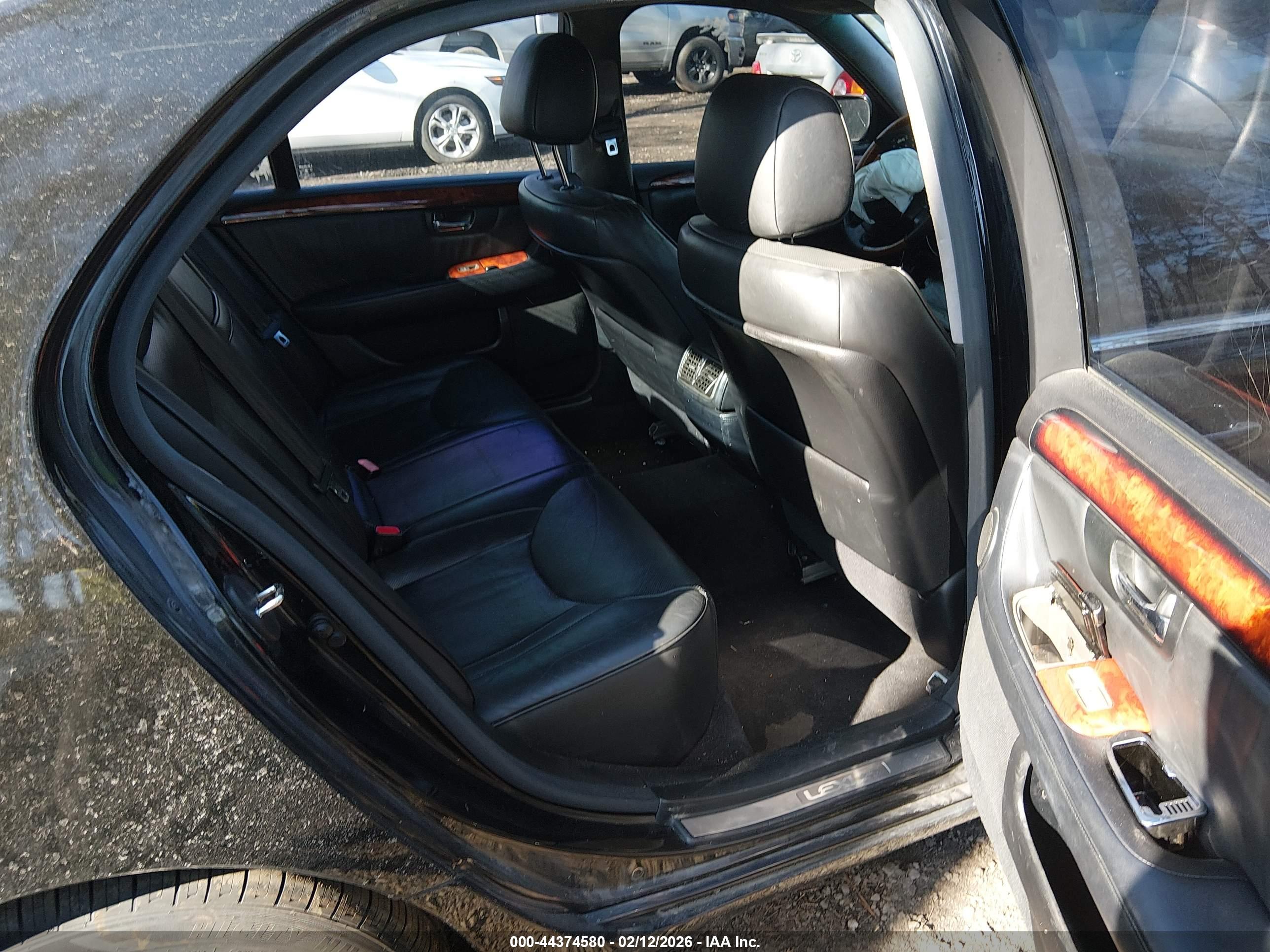 LEXUS LS image 8