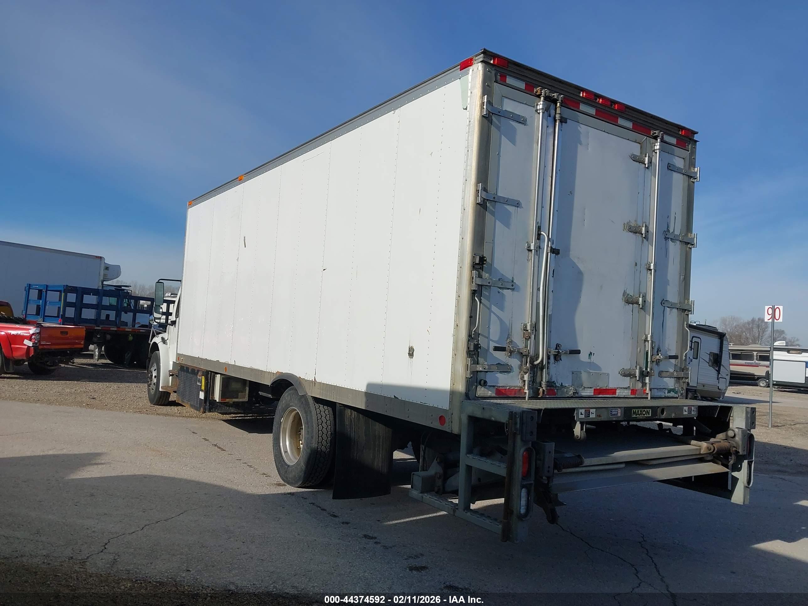 FREIGHTLINER M2 image 3