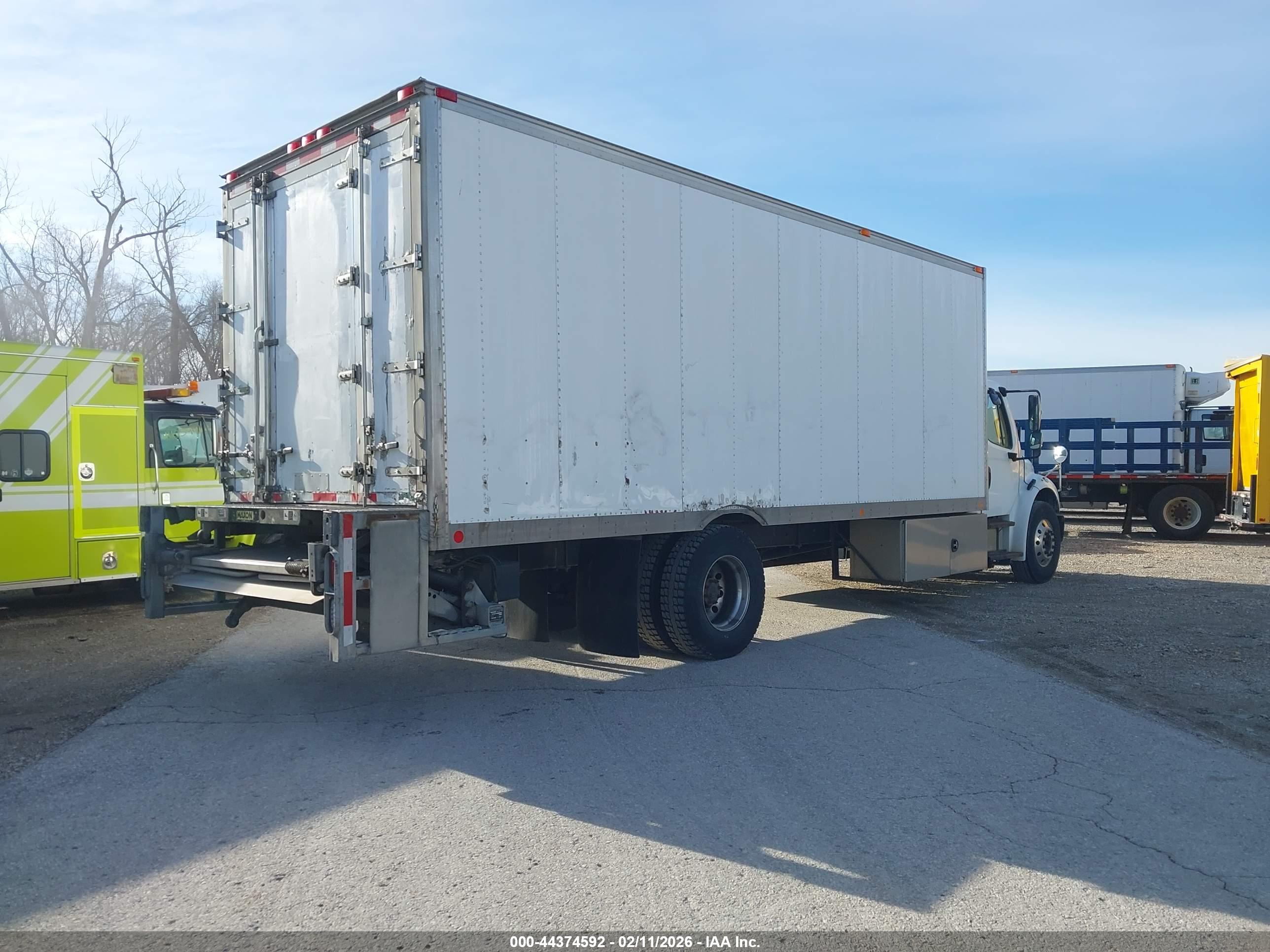 FREIGHTLINER M2 image 4