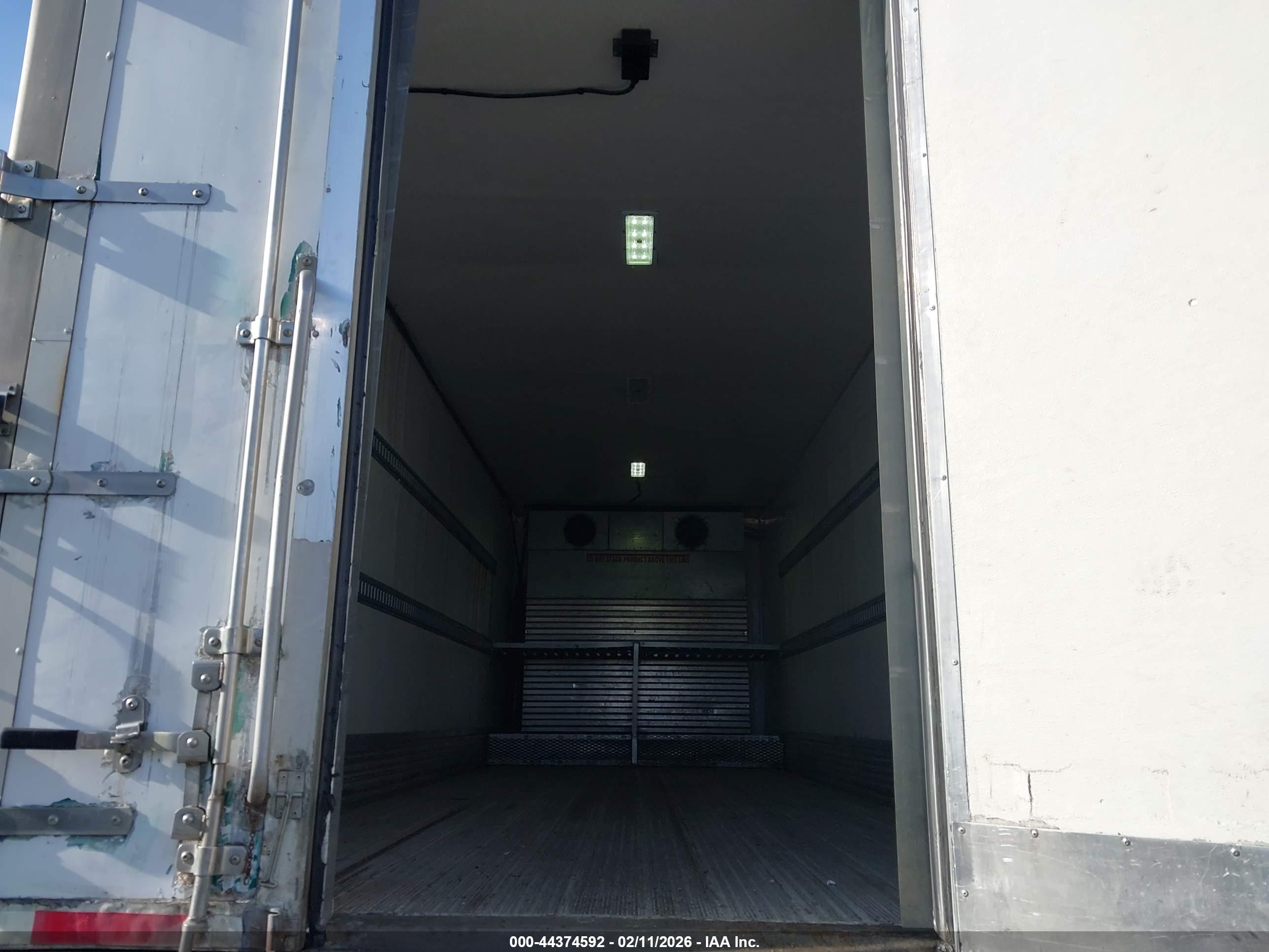 FREIGHTLINER M2 image 7