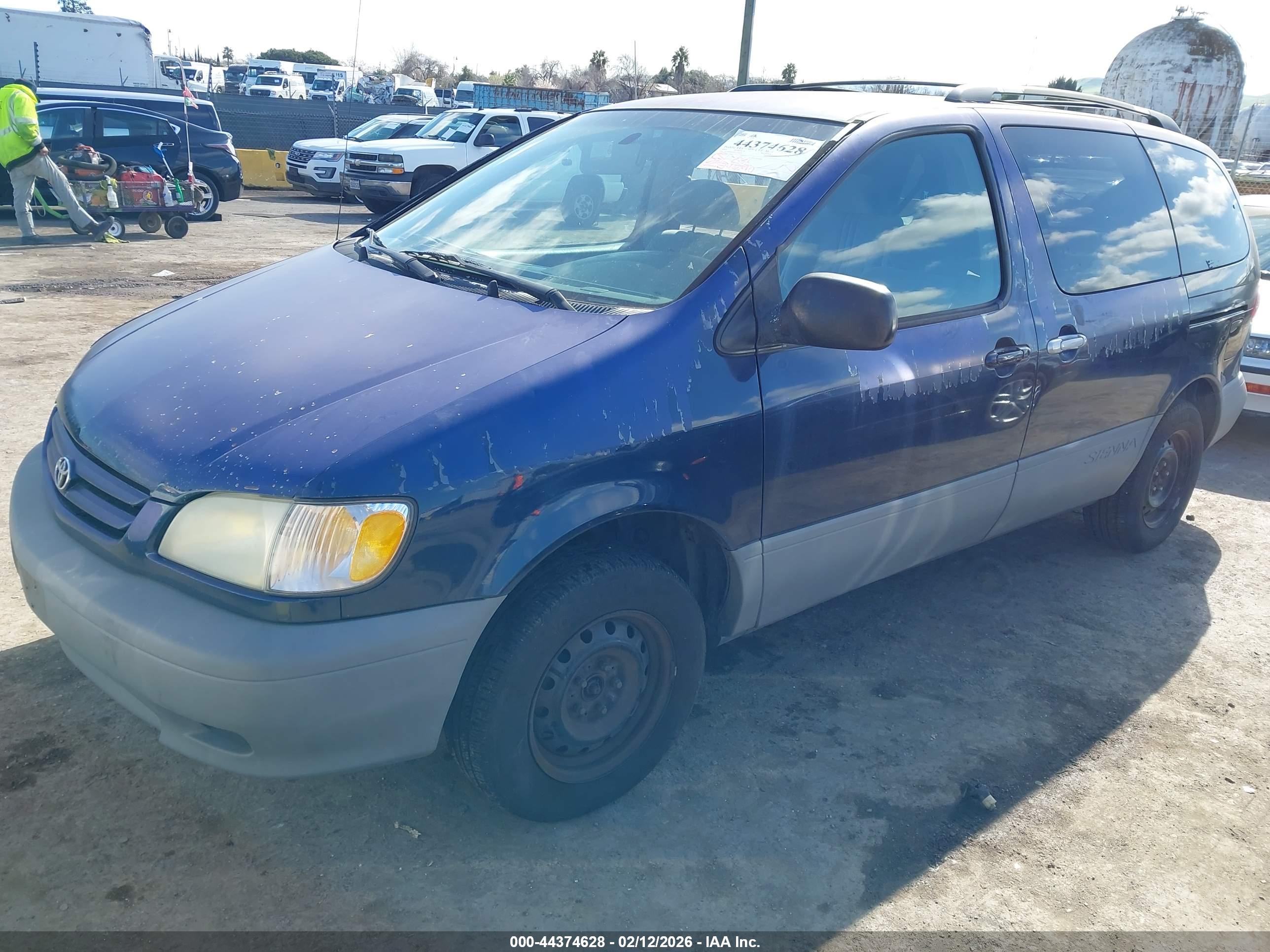 TOYOTA SIENNA image 2