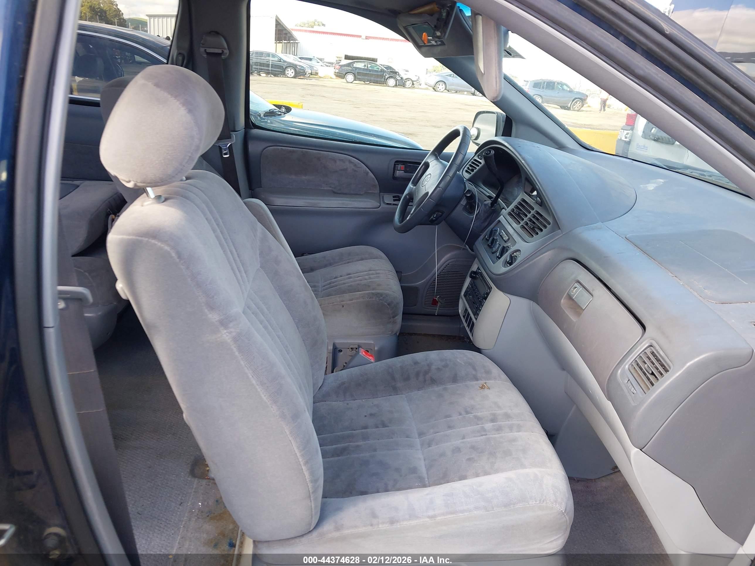 TOYOTA SIENNA image 5