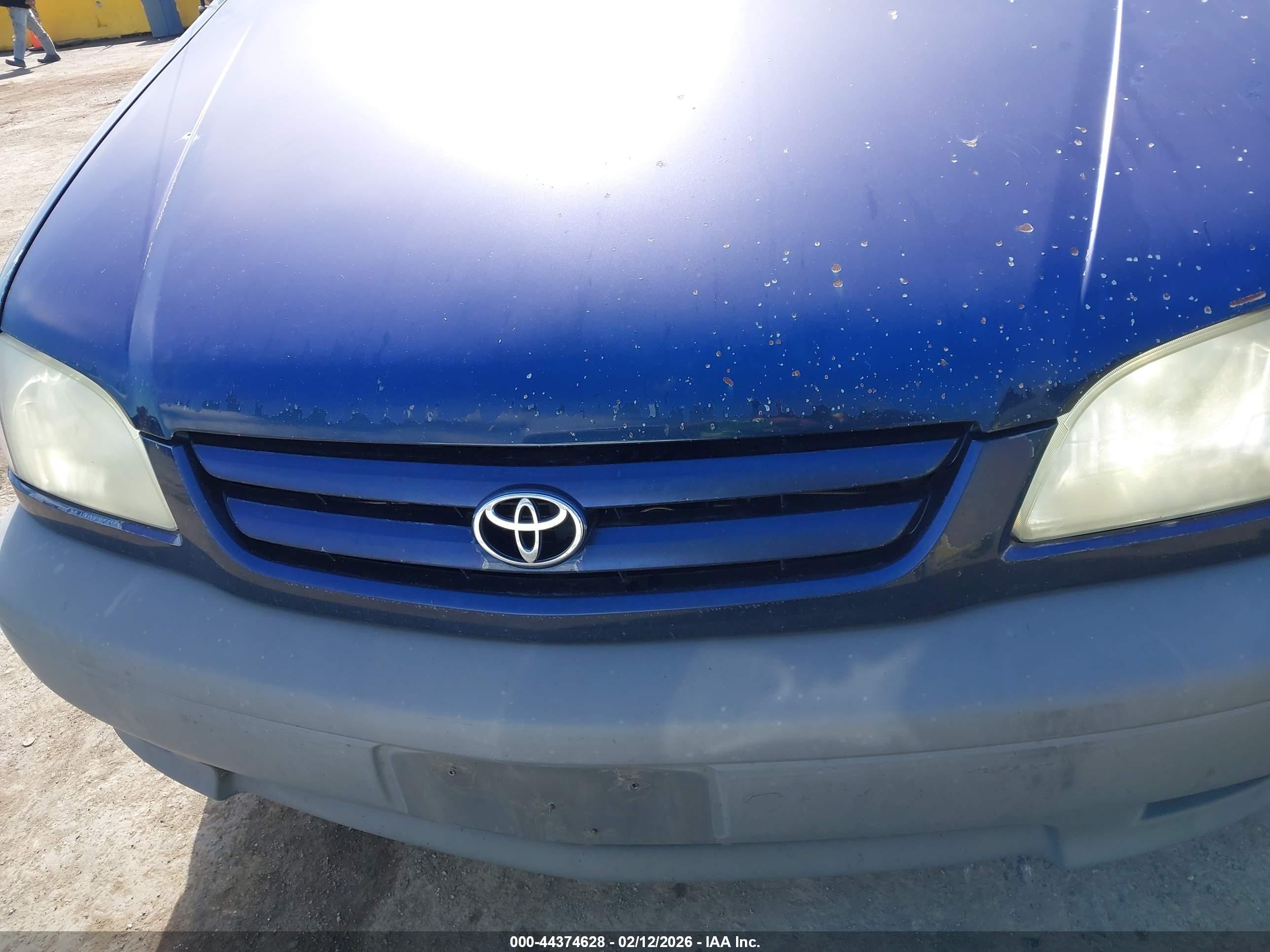 TOYOTA SIENNA image 6