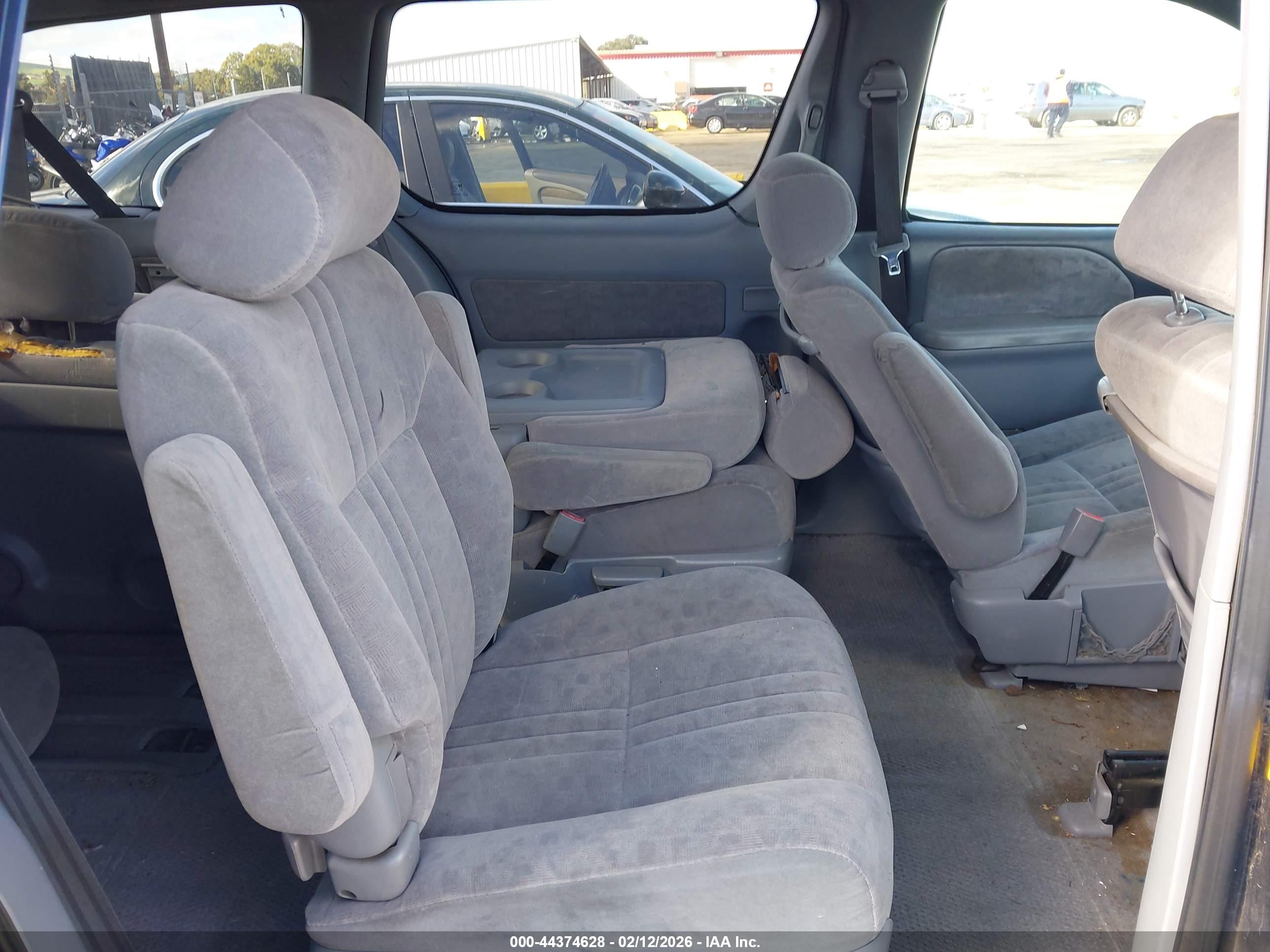 TOYOTA SIENNA image 8