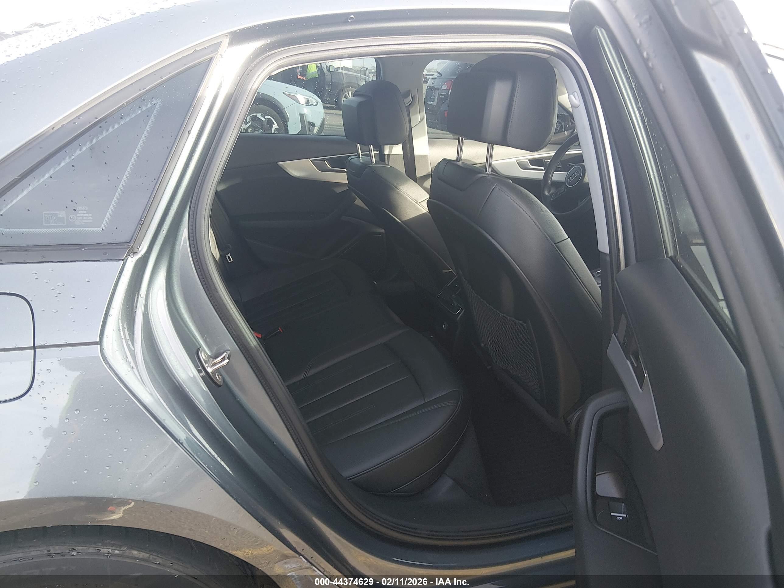 AUDI A4 image 8