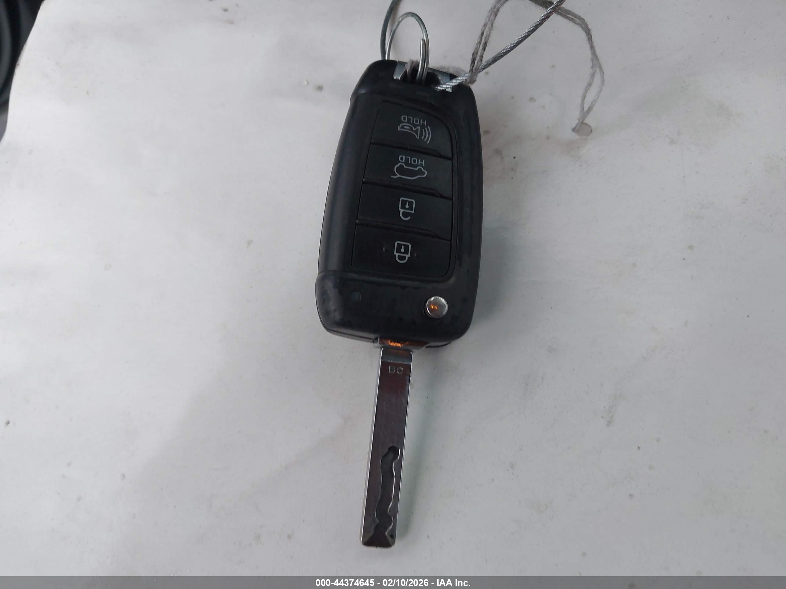 HYUNDAI VELOSTER image 11