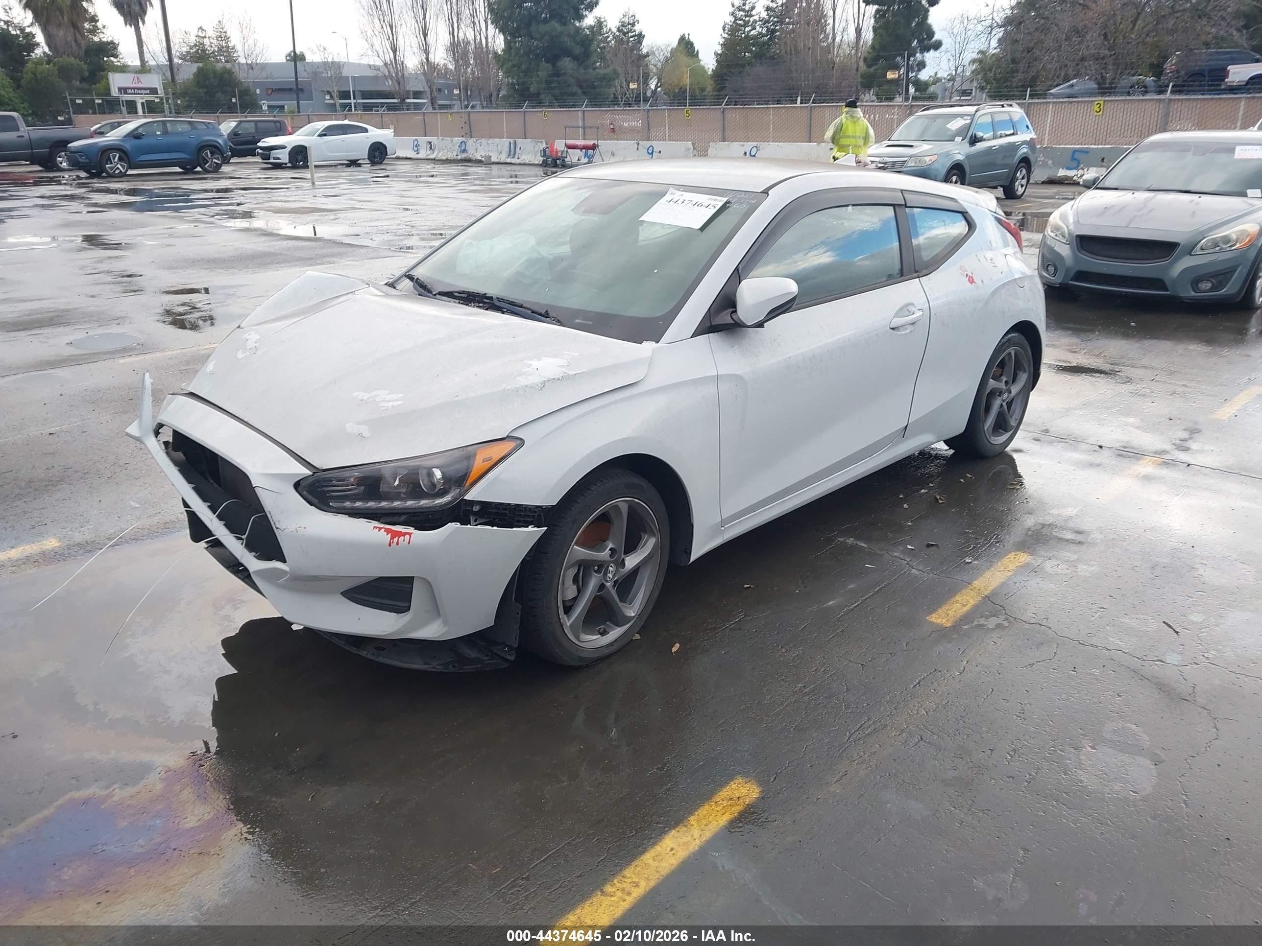 HYUNDAI VELOSTER image 2