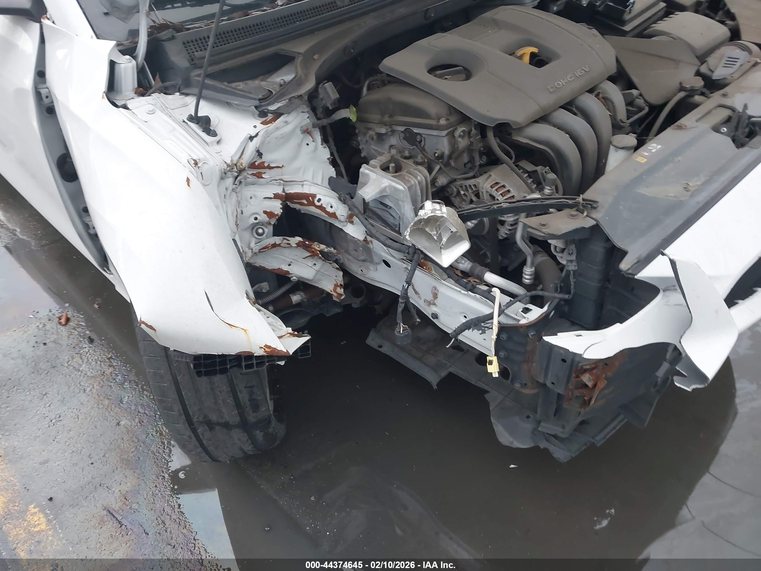 HYUNDAI VELOSTER image 6