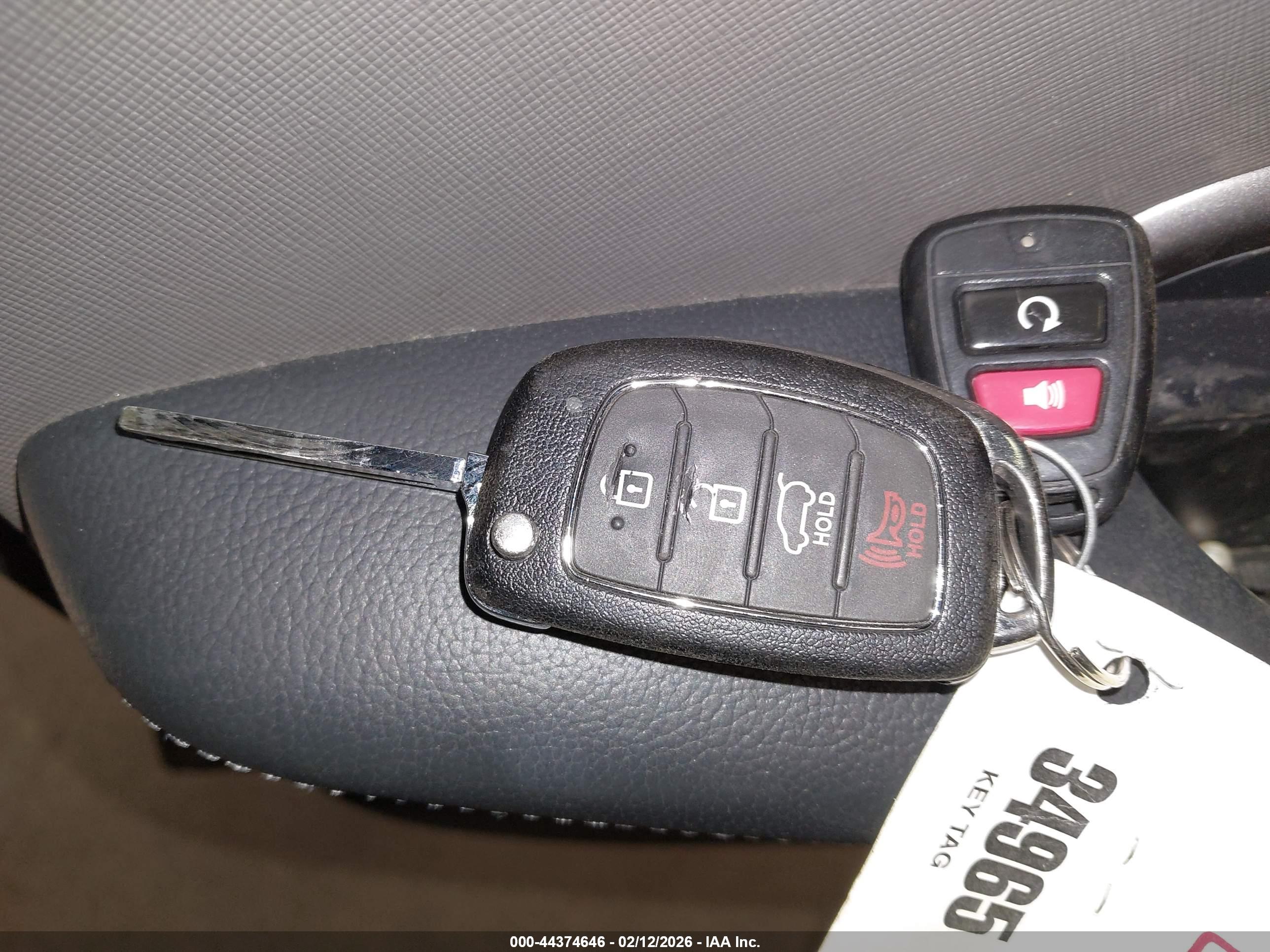 HYUNDAI SANTA image 11