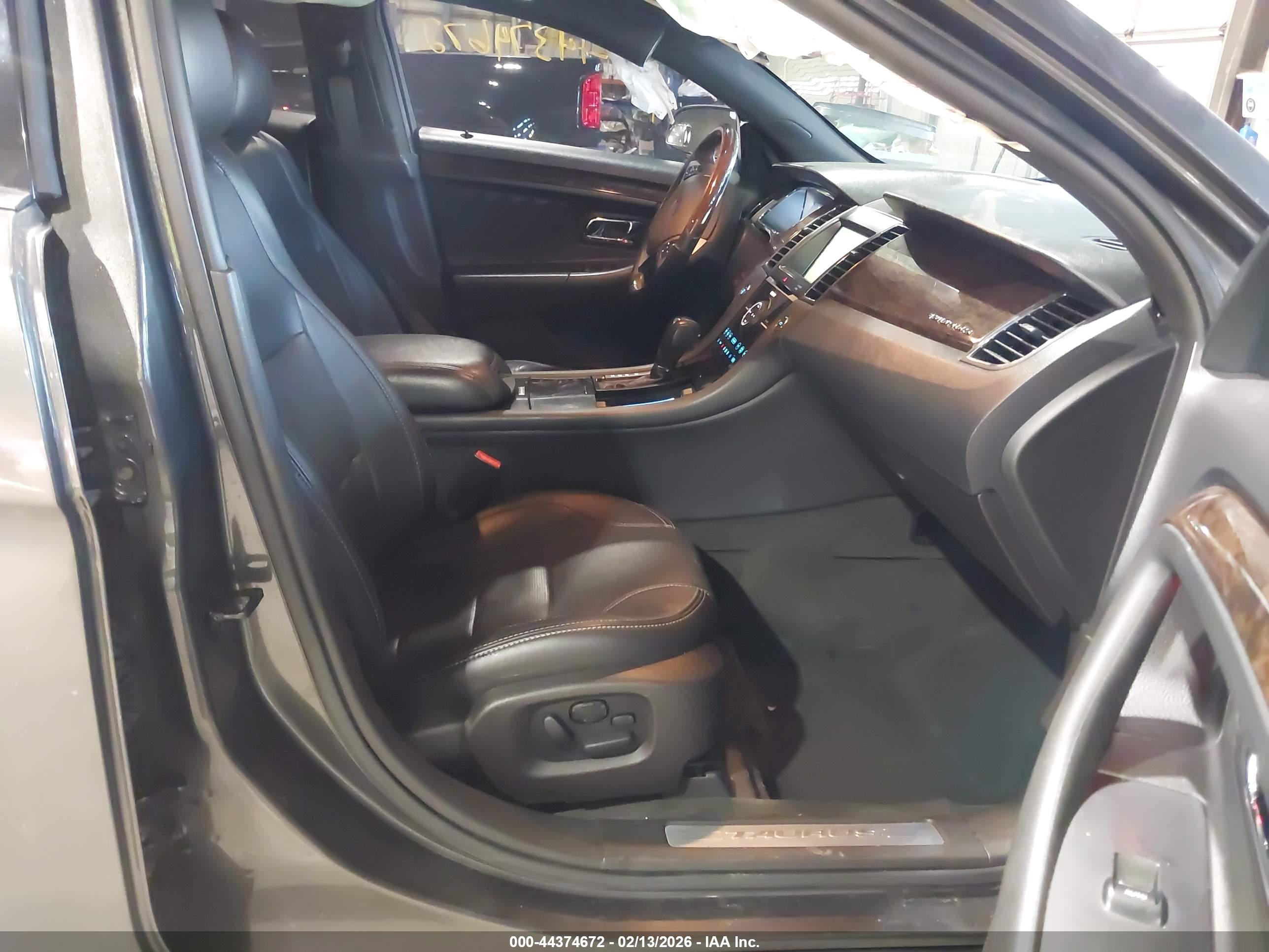 FORD TAURUS image 5
