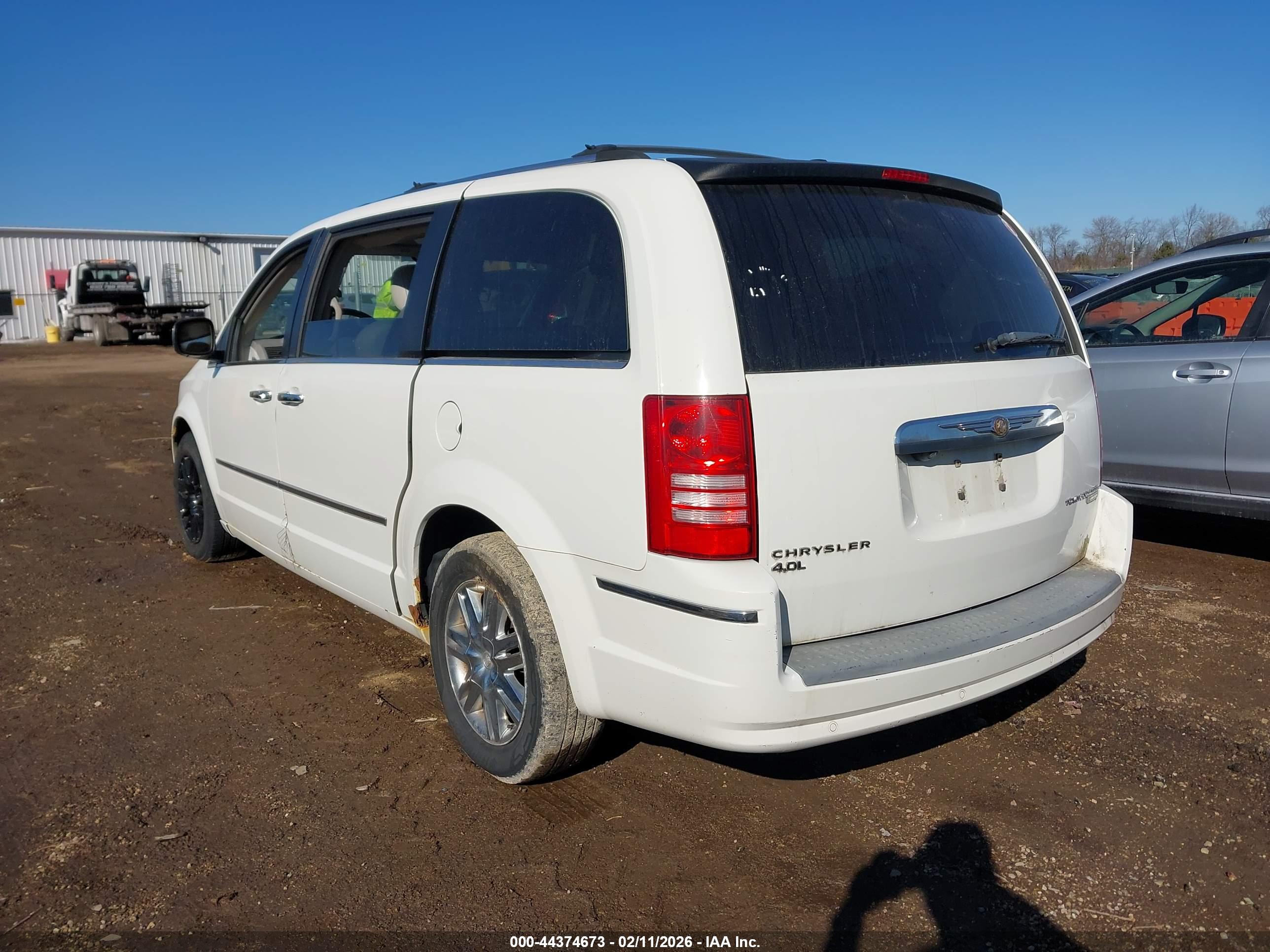CHRYSLER TOWN image 3