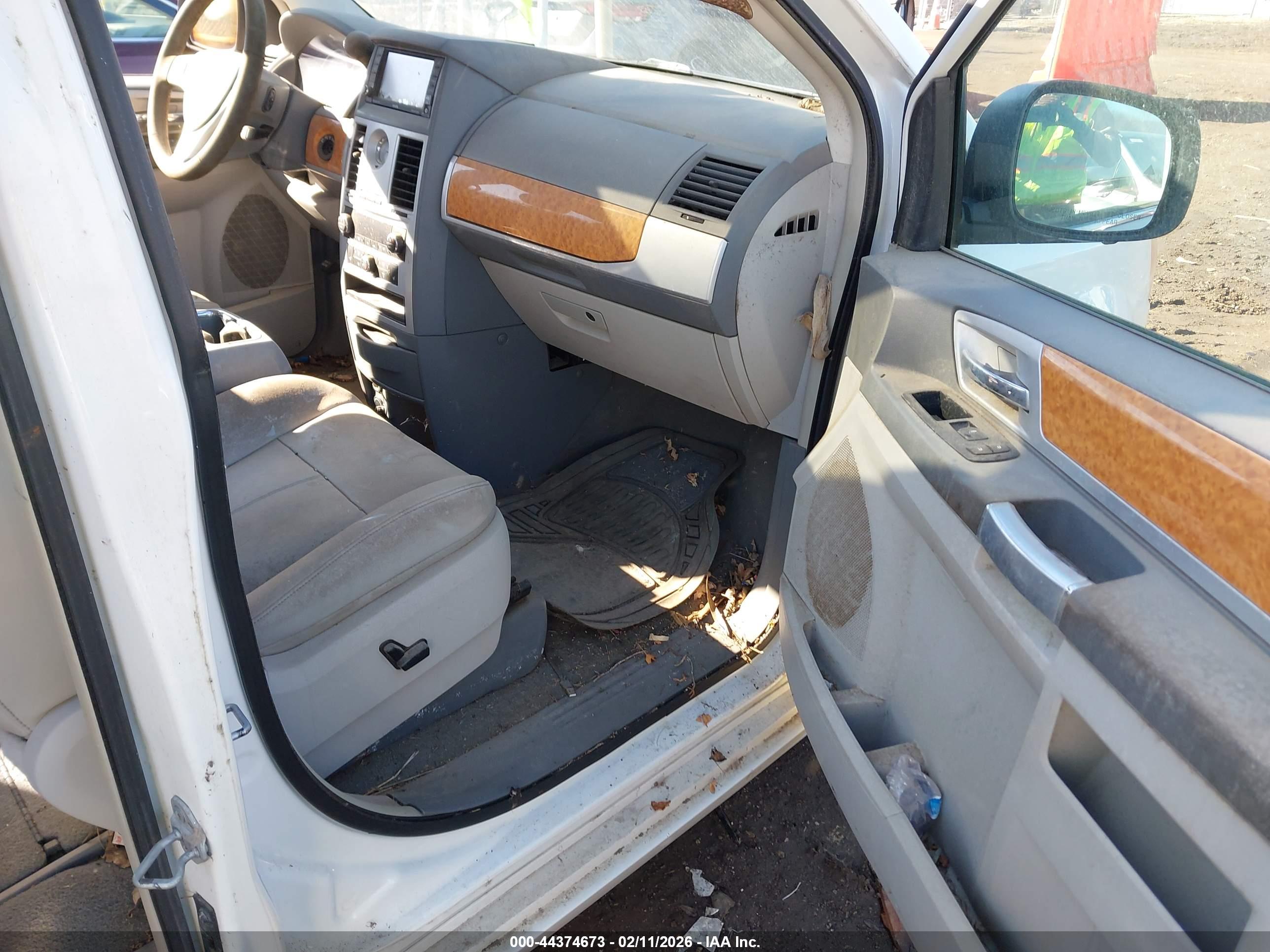 CHRYSLER TOWN image 5