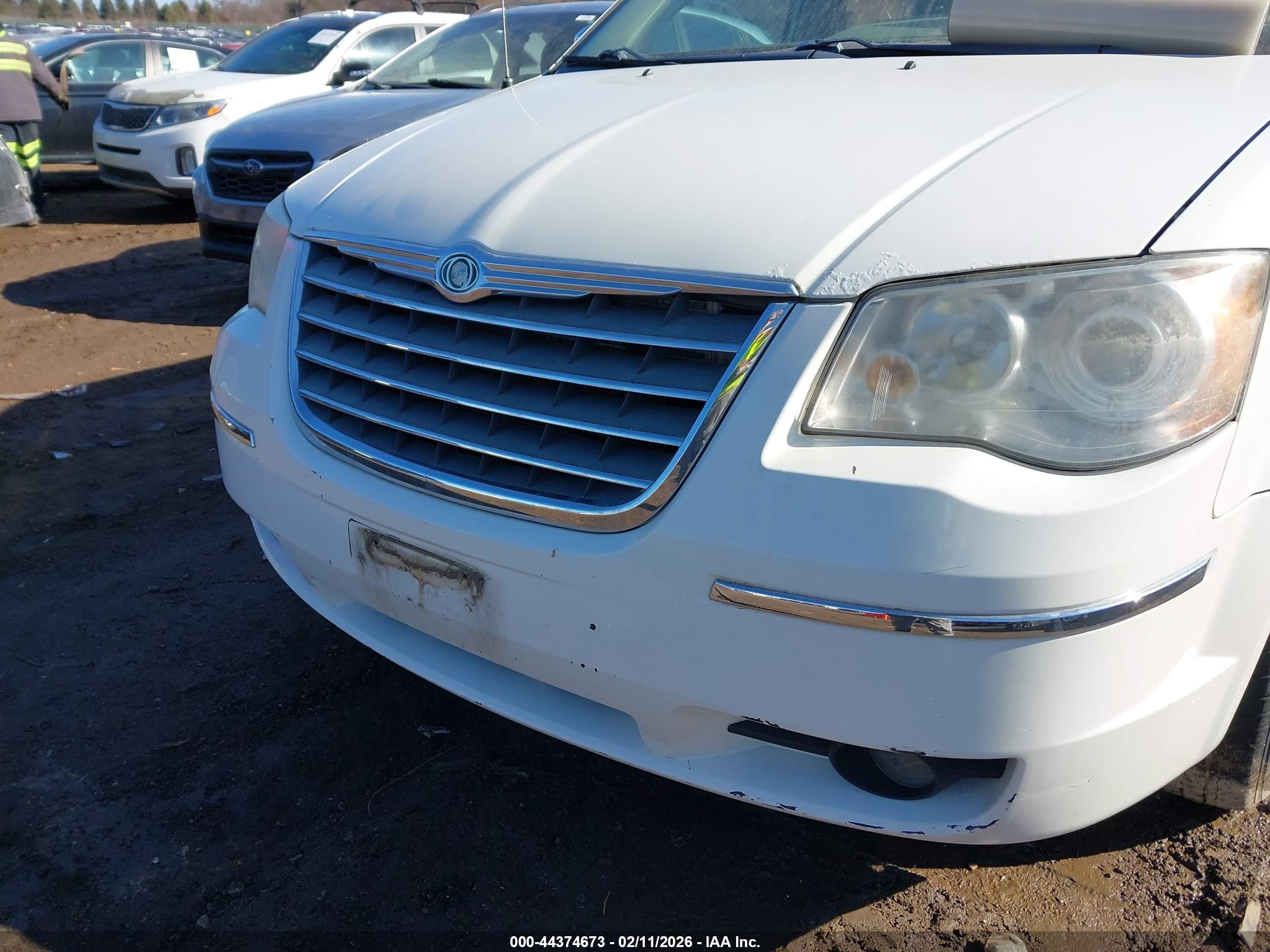 CHRYSLER TOWN image 6