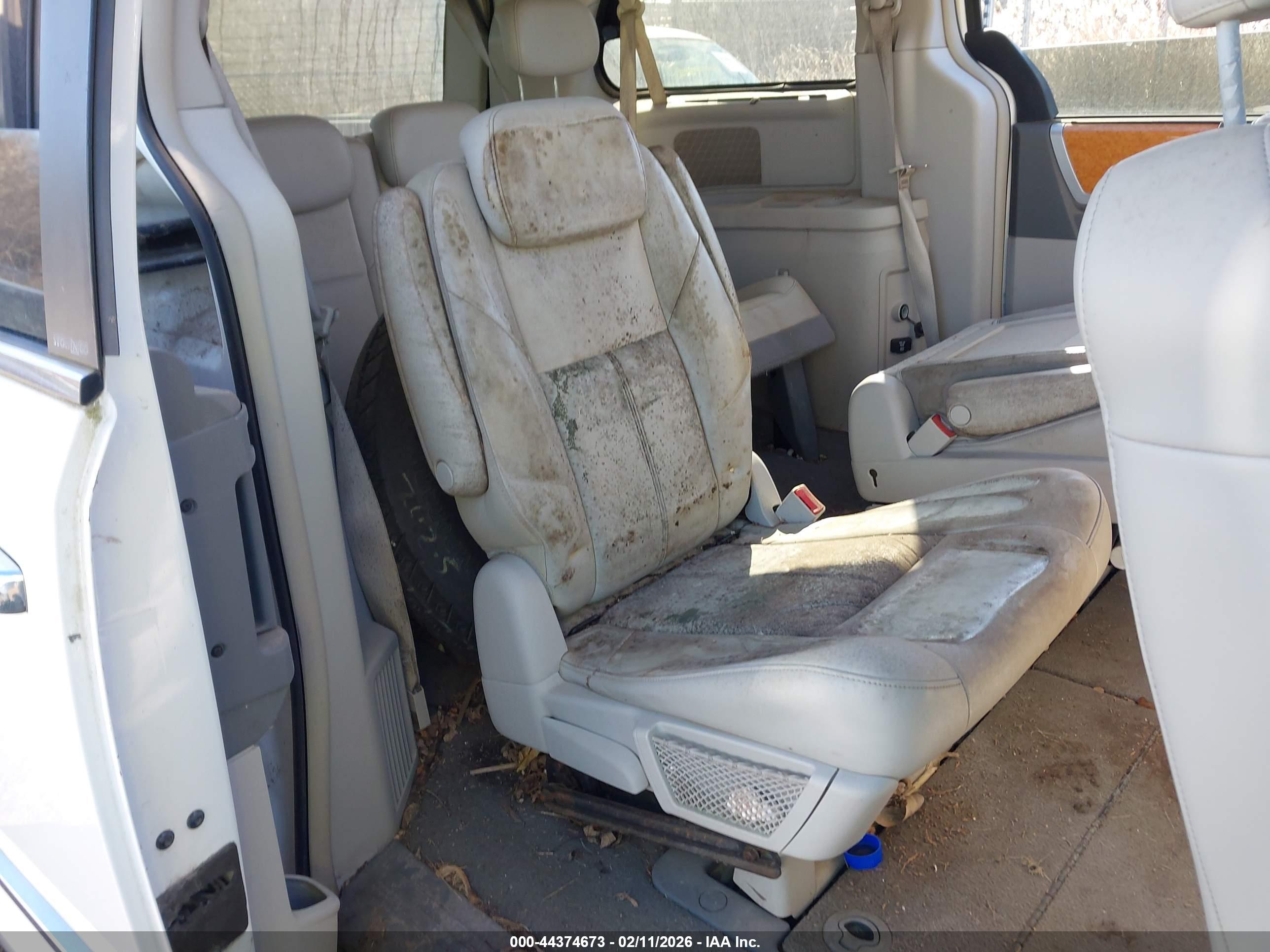 CHRYSLER TOWN image 8