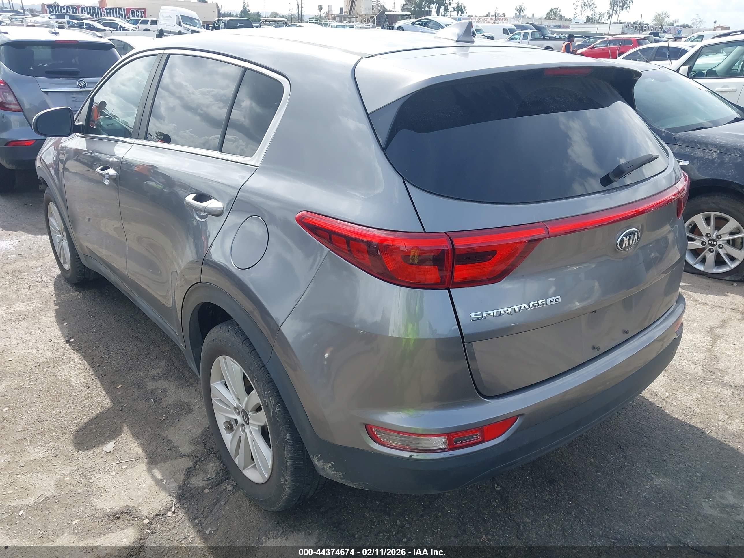 KIA SPORTAGE image 3