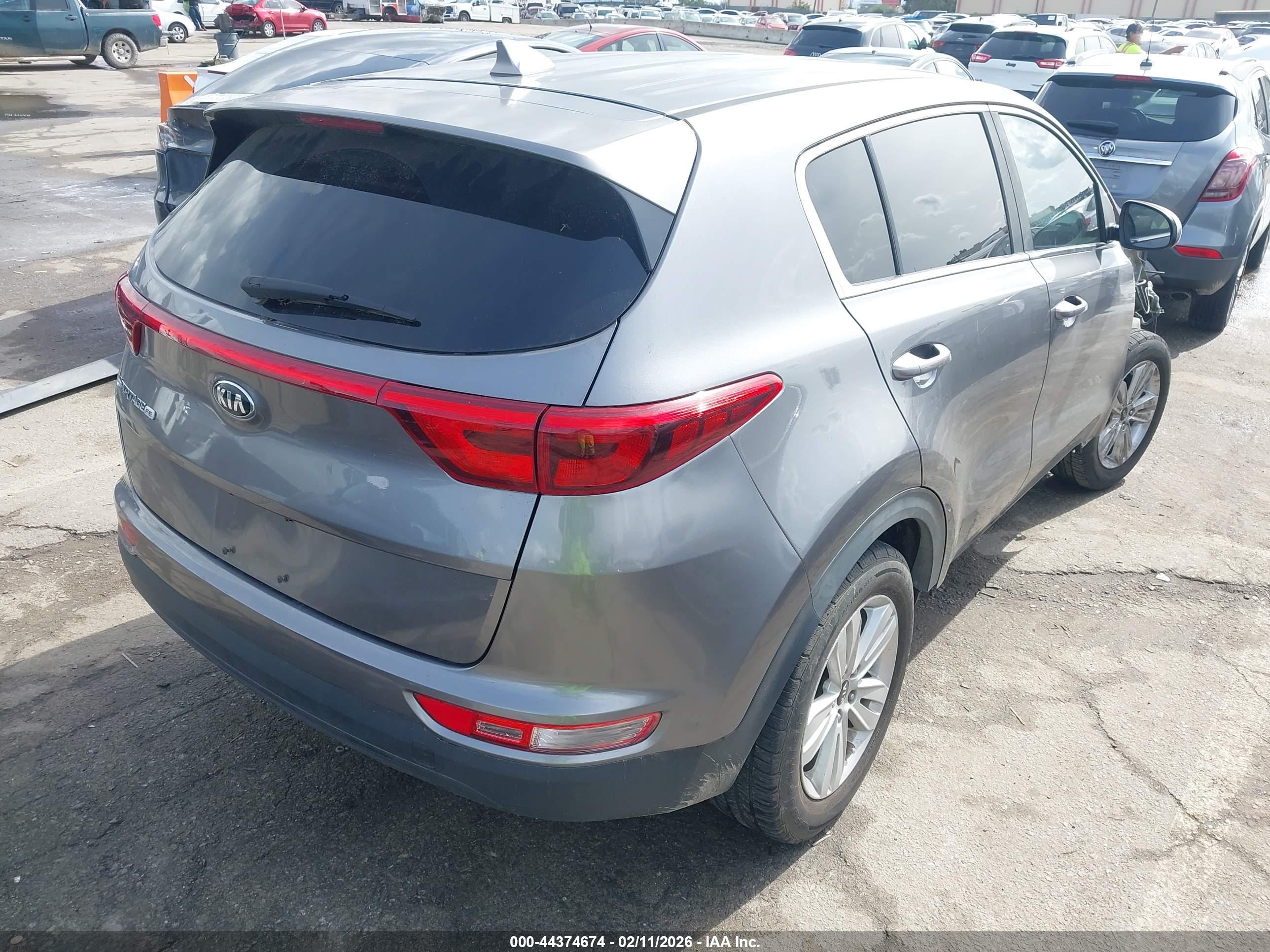 KIA SPORTAGE image 4
