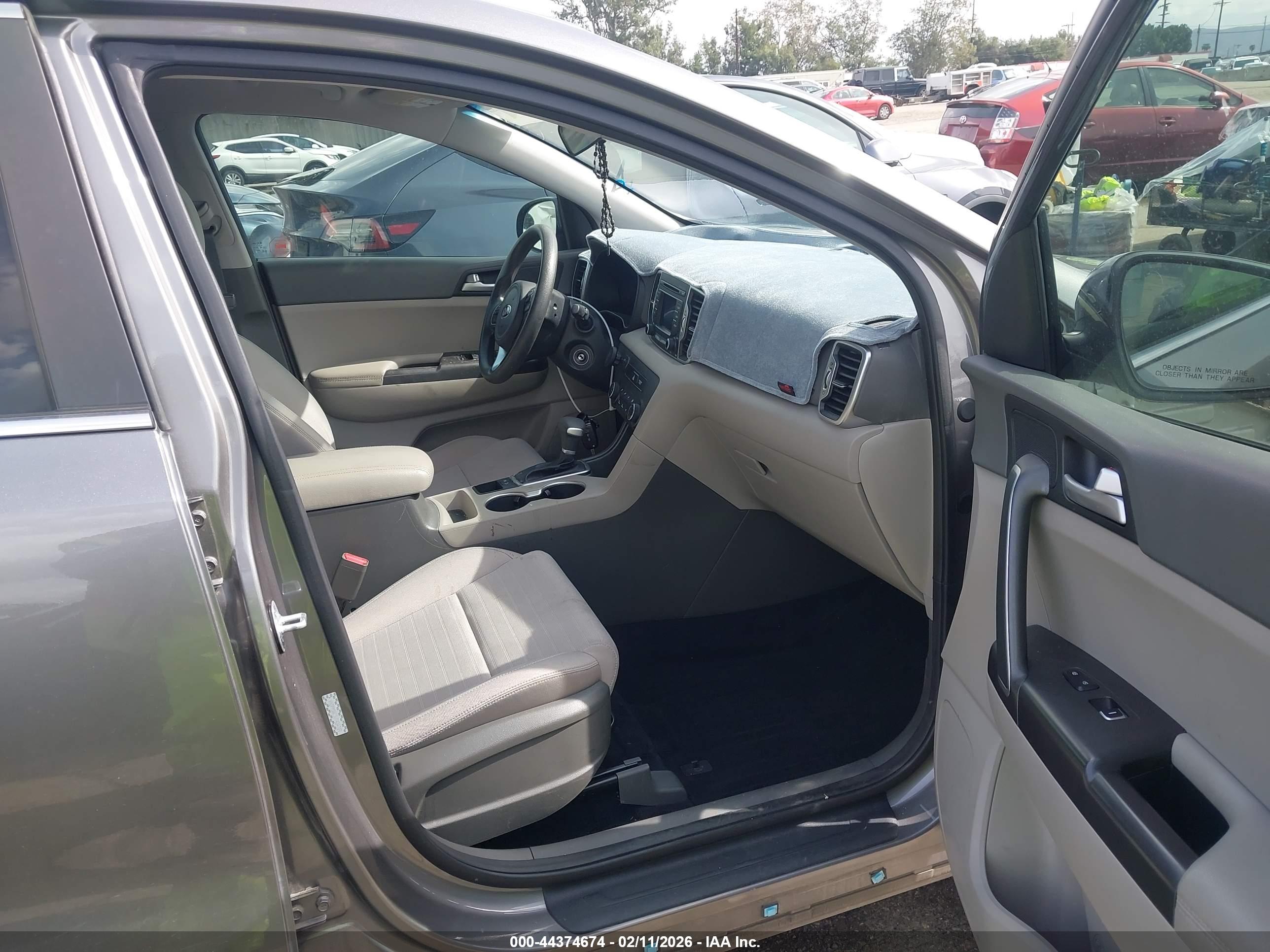 KIA SPORTAGE image 5