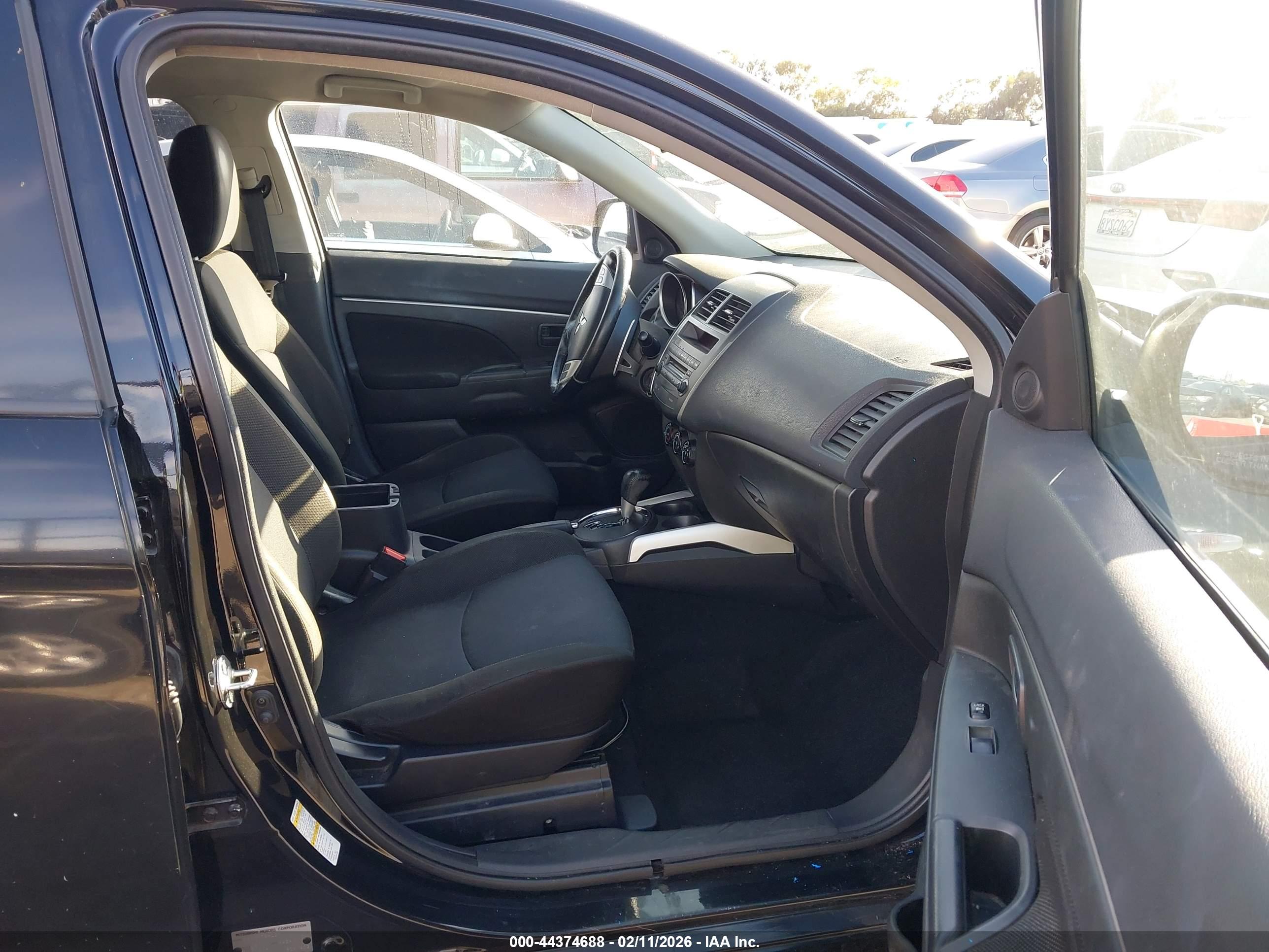 MITSUBISHI OUTLANDER image 5