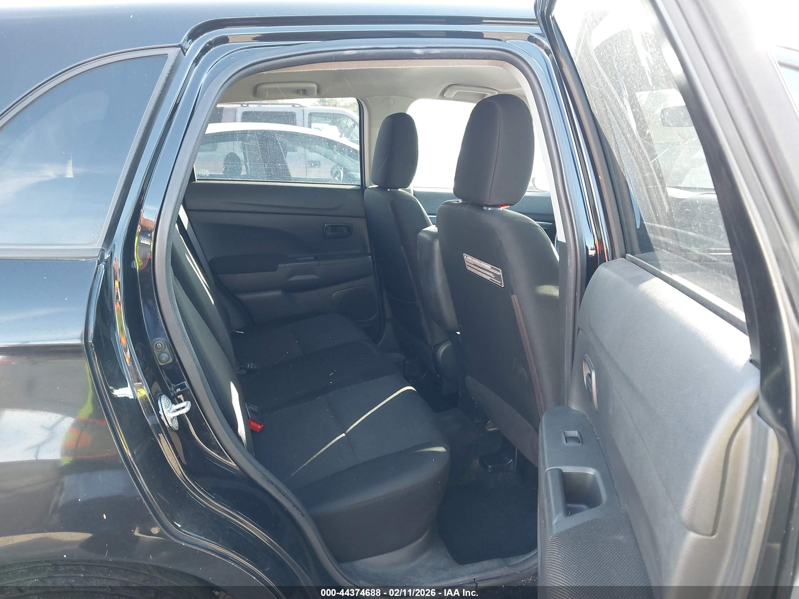 MITSUBISHI OUTLANDER image 8