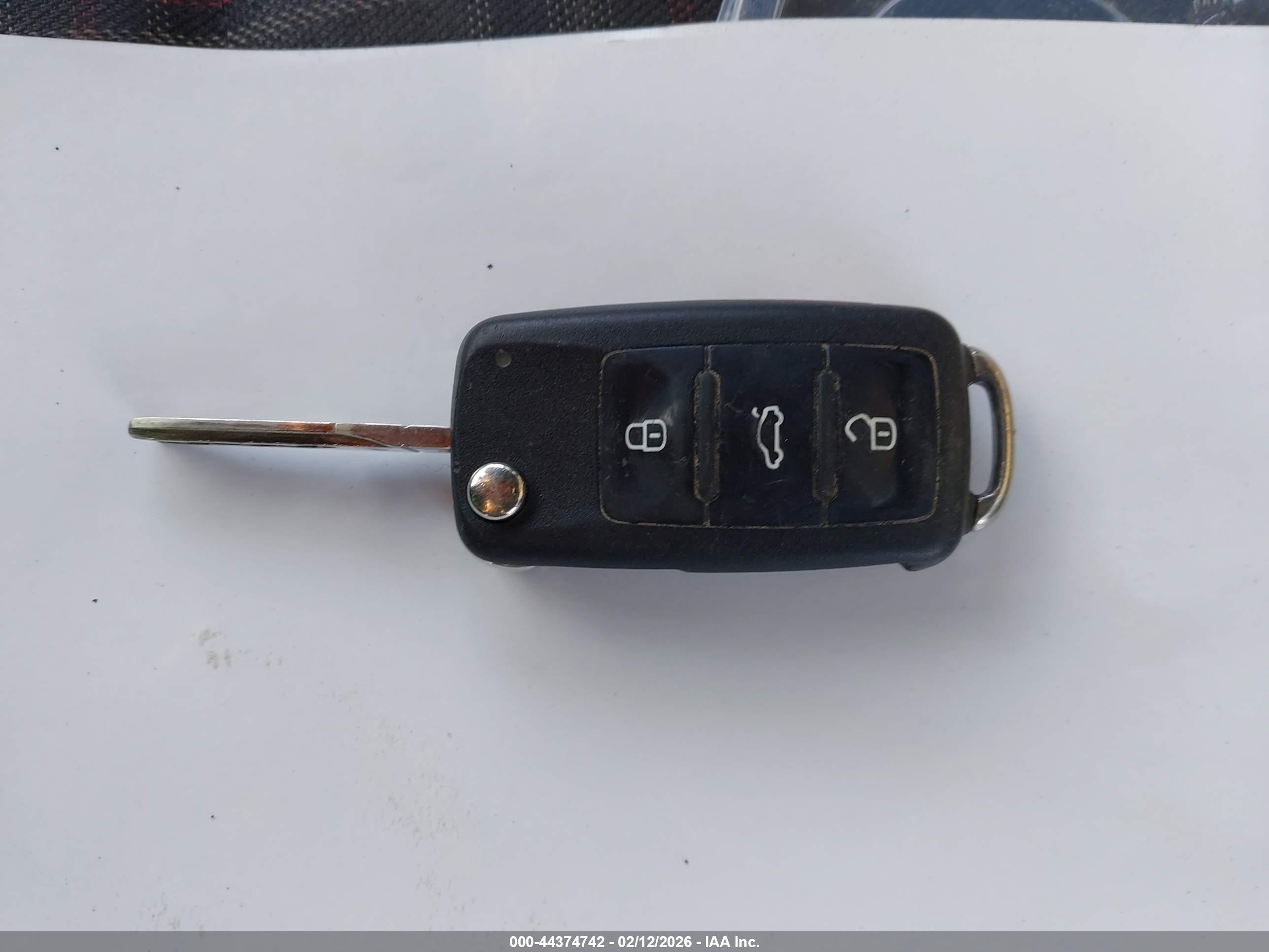 VOLKSWAGEN GTI image 11