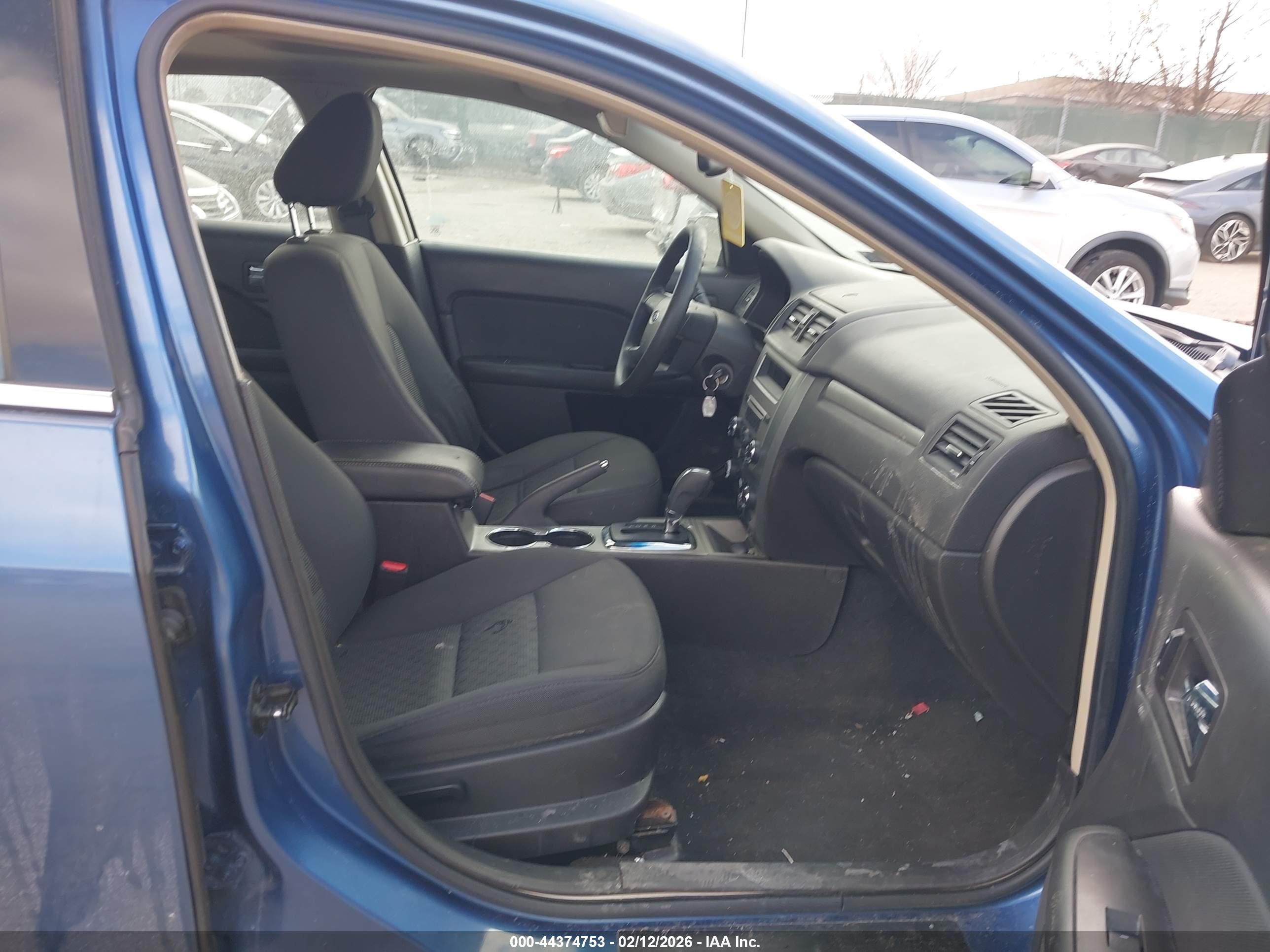 FORD FUSION image 5