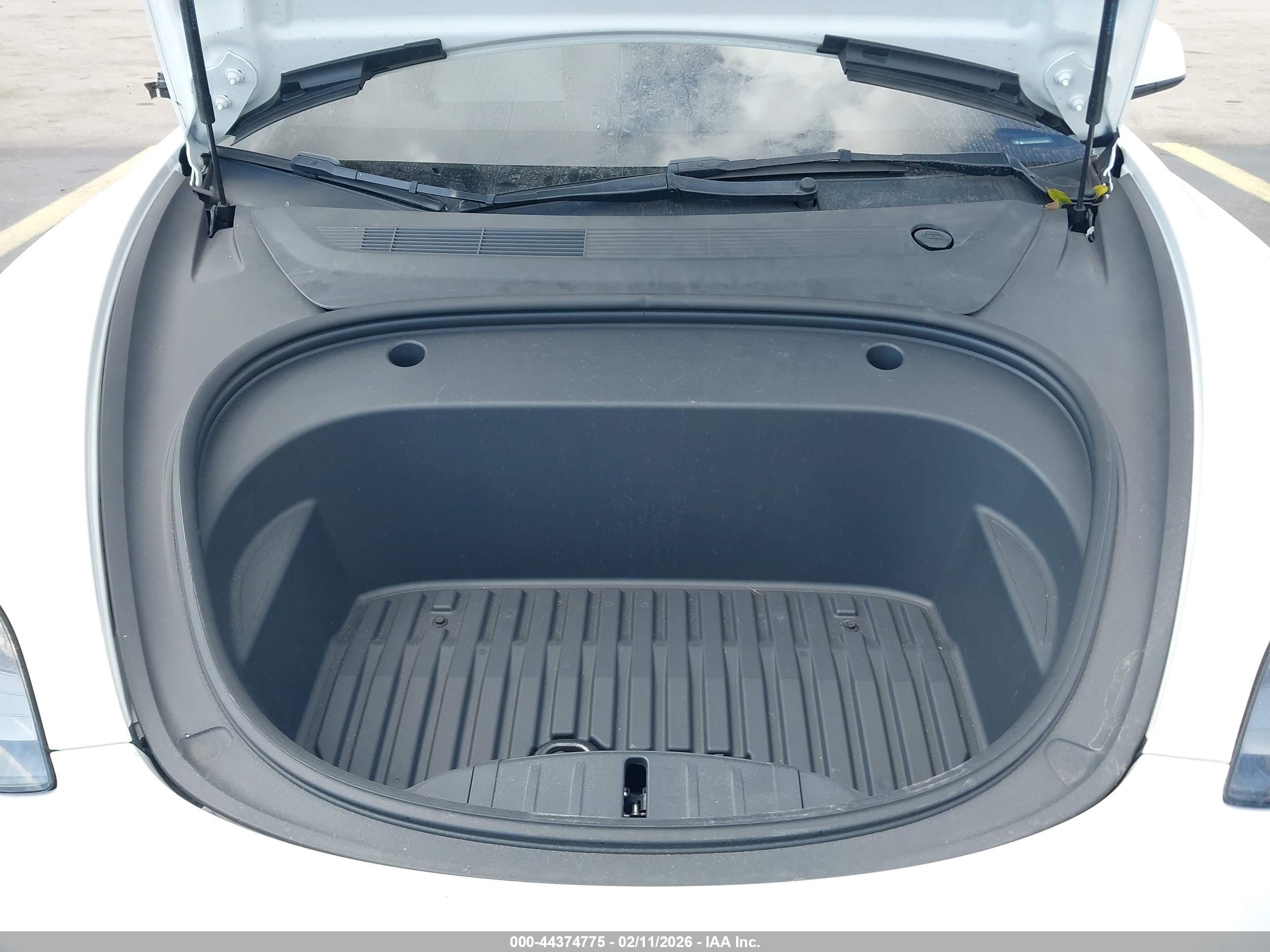 TESLA MODEL image 10