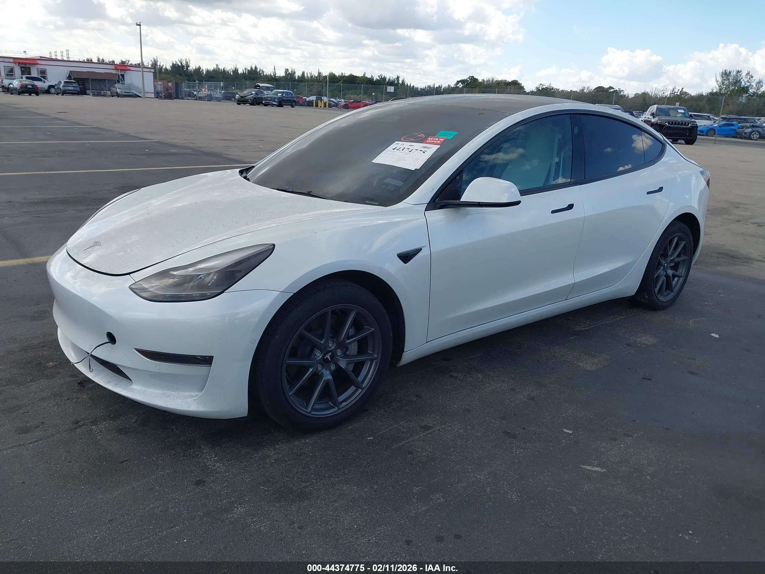 TESLA MODEL image 2