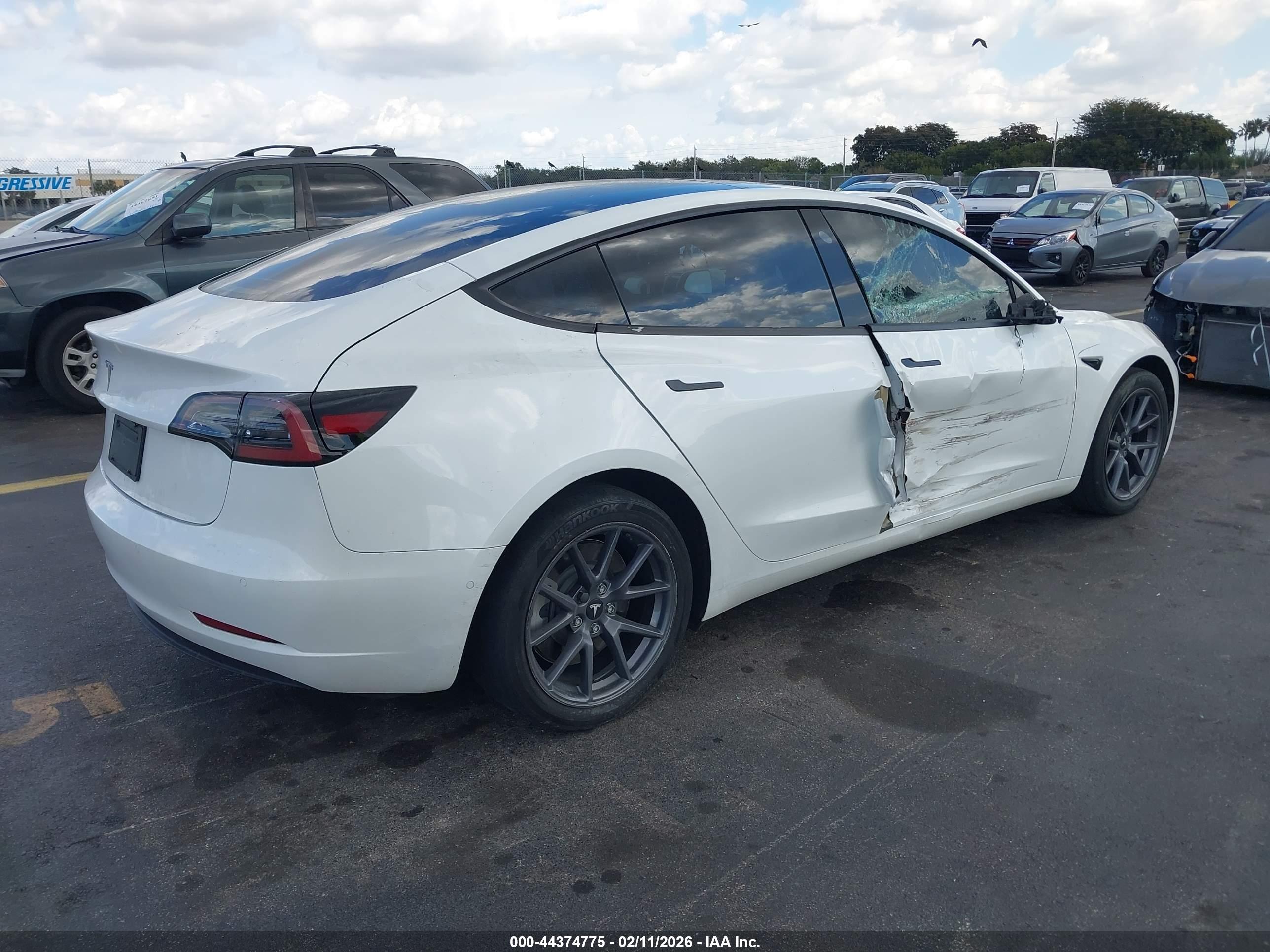 TESLA MODEL image 4