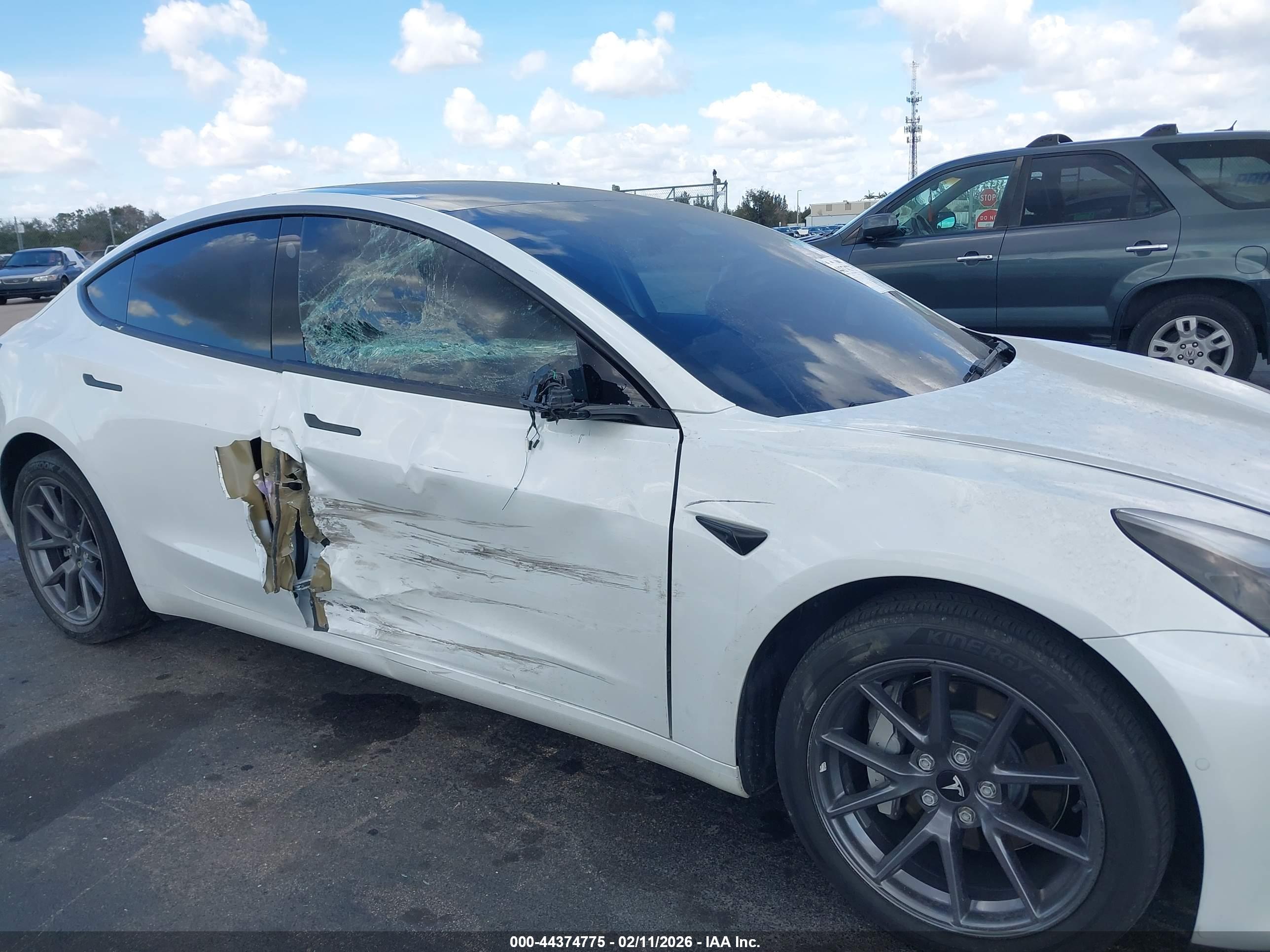 TESLA MODEL image 6