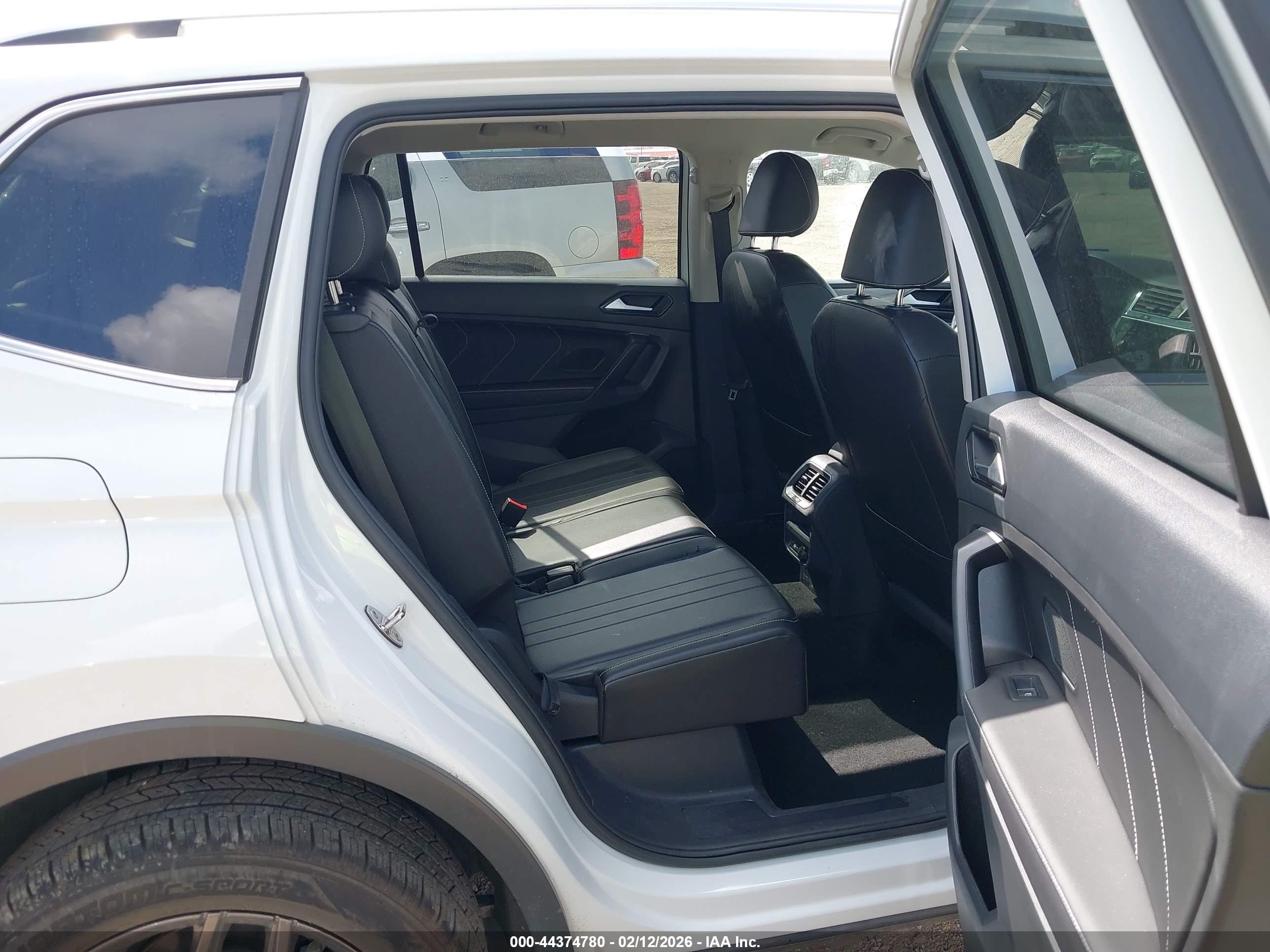 VOLKSWAGEN TIGUAN image 8