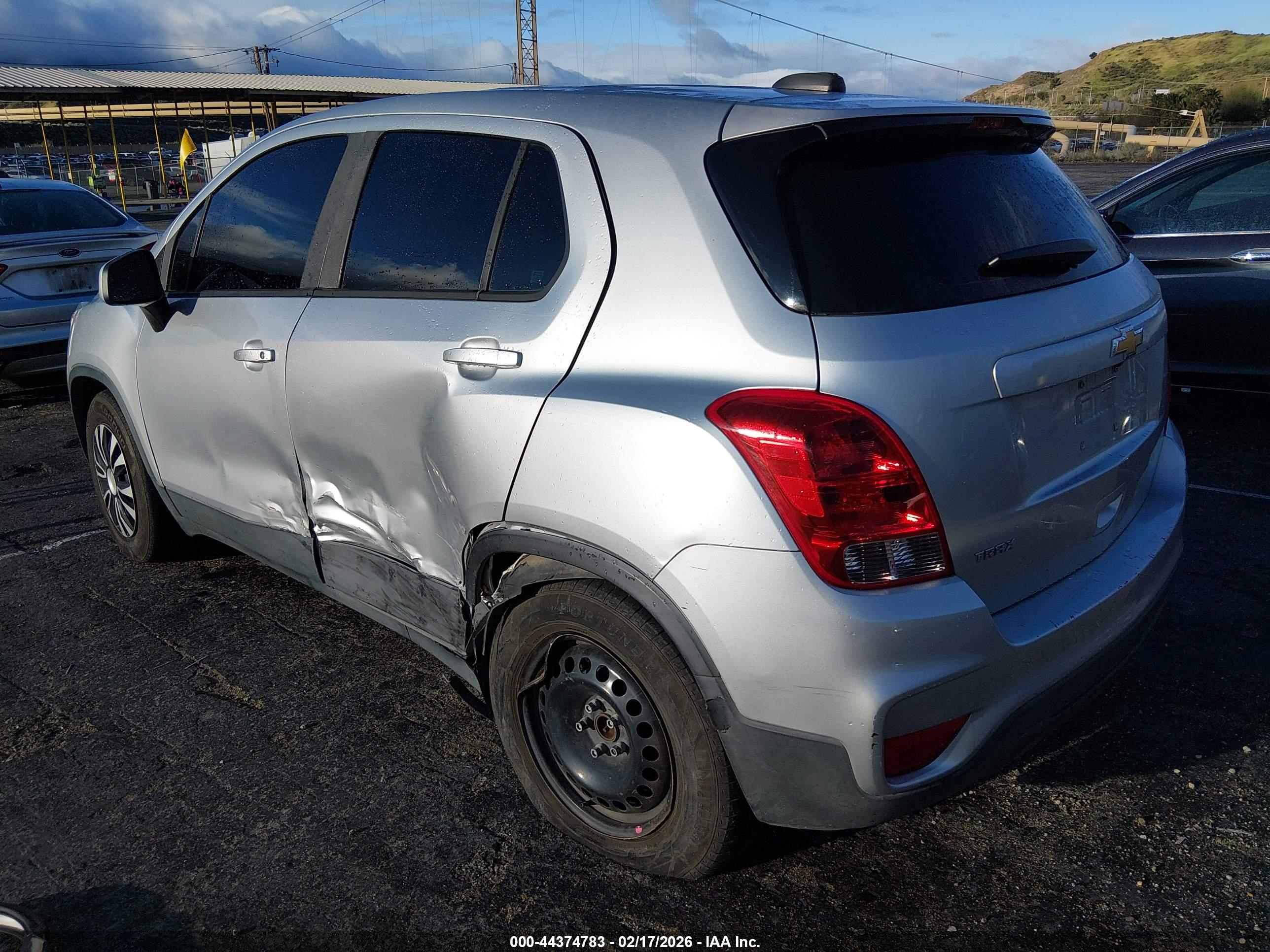 CHEVROLET TRAX image 3