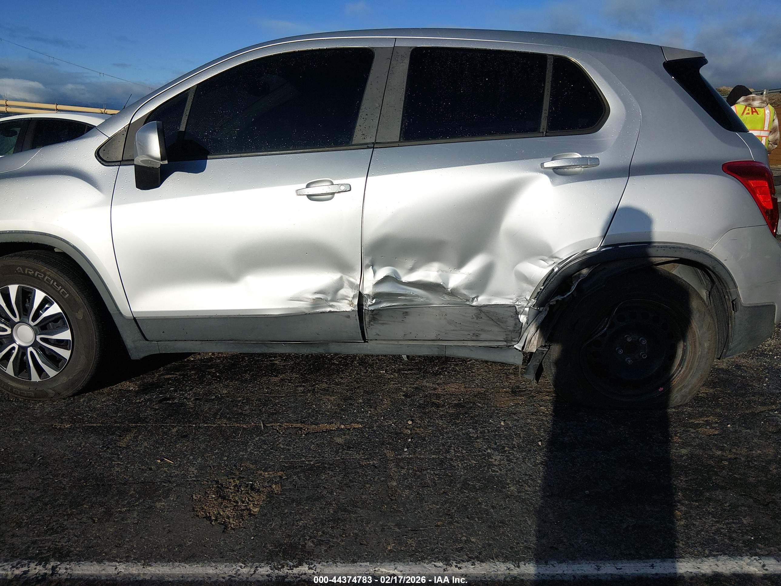 CHEVROLET TRAX image 6