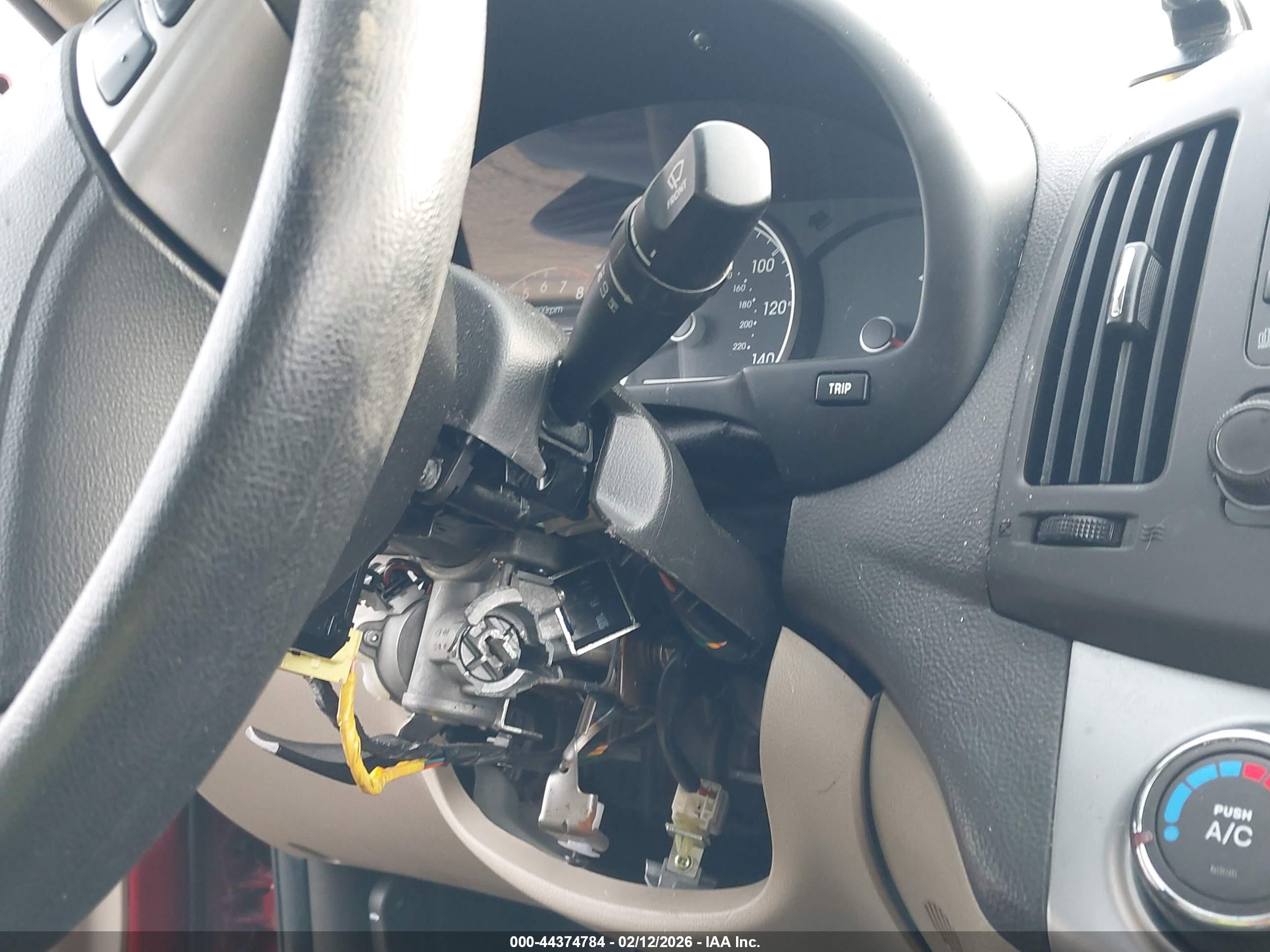 HYUNDAI ELANTRA image 6
