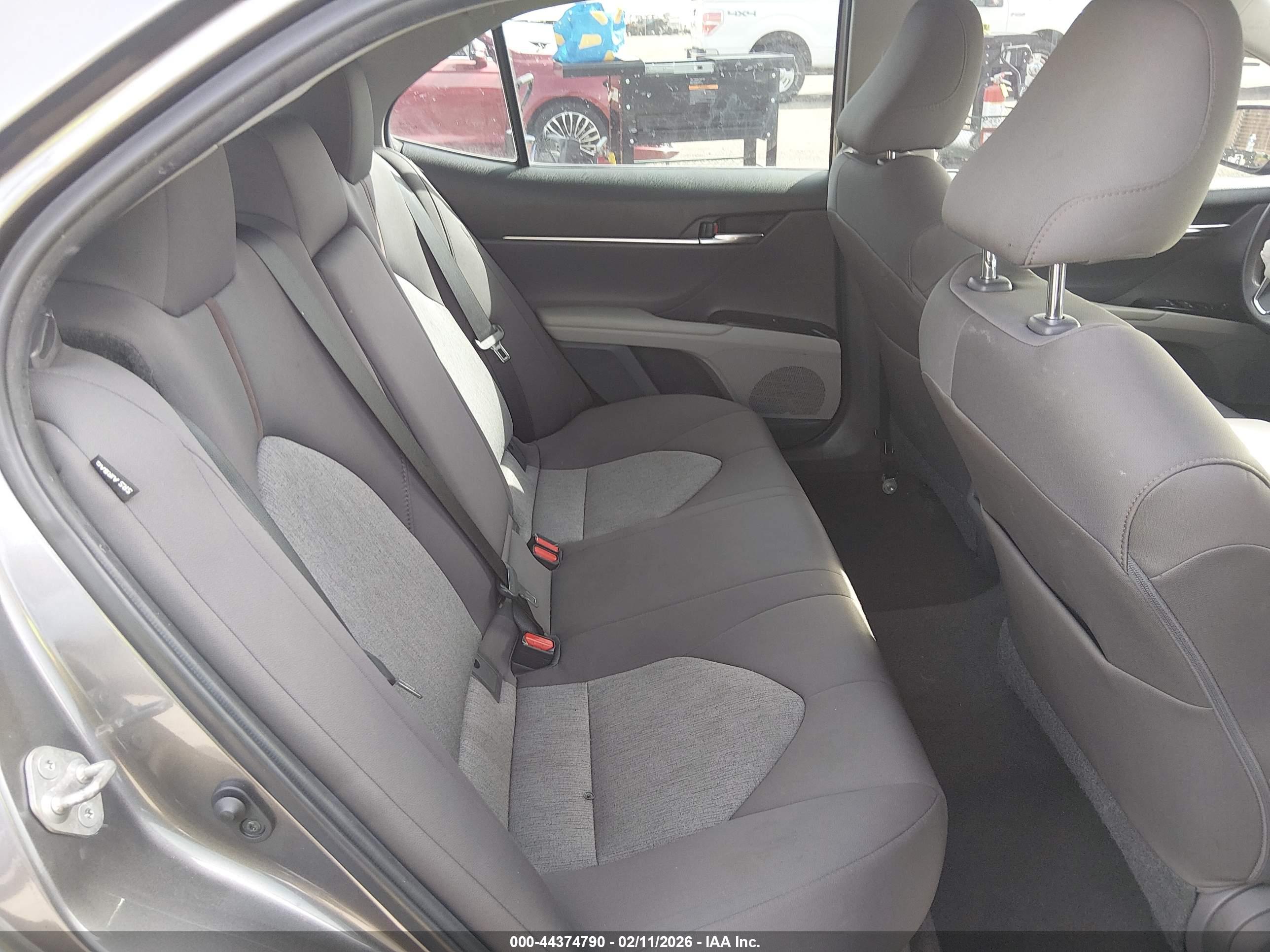 TOYOTA CAMRY image 8