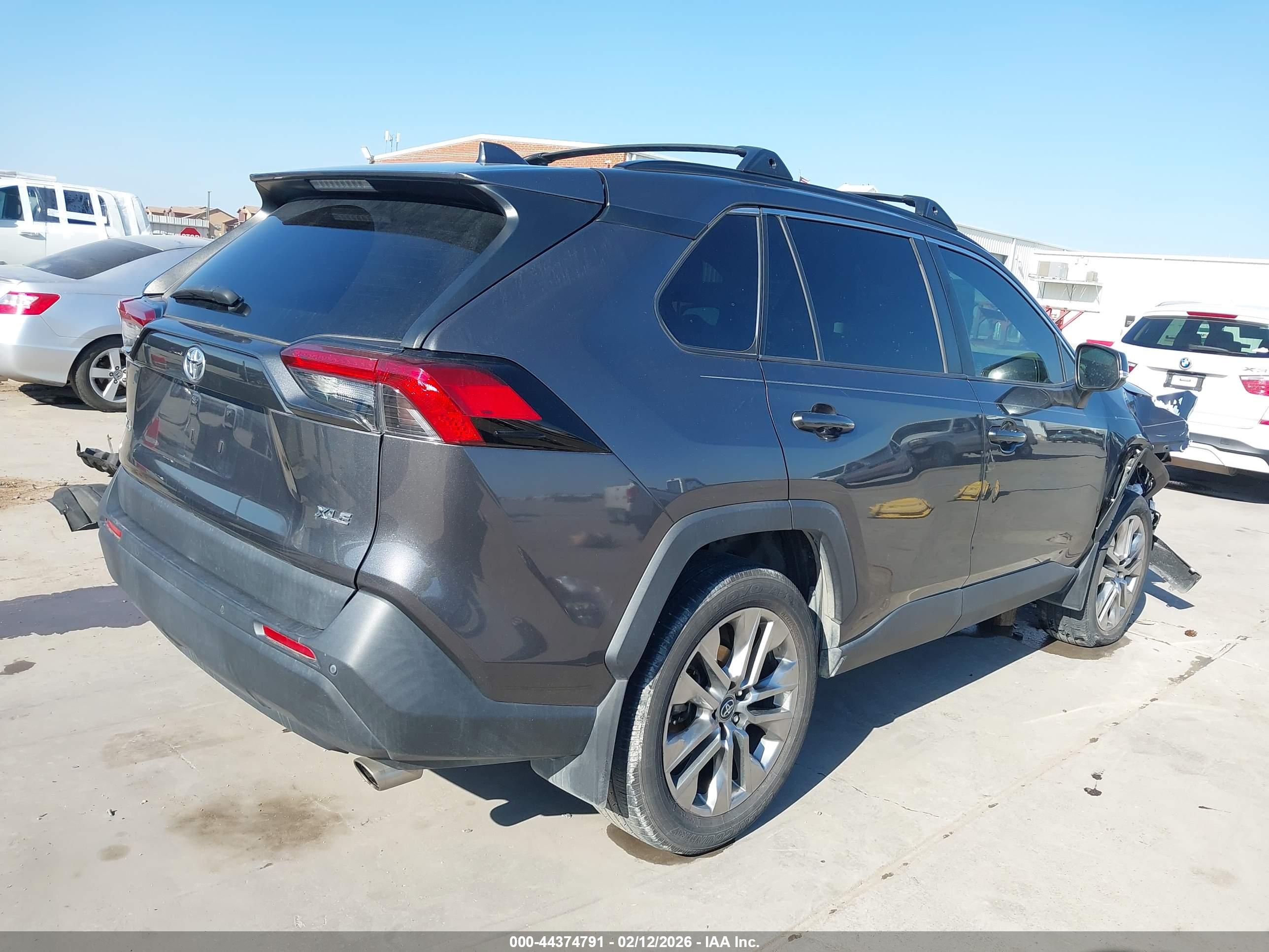 TOYOTA RAV4 image 4