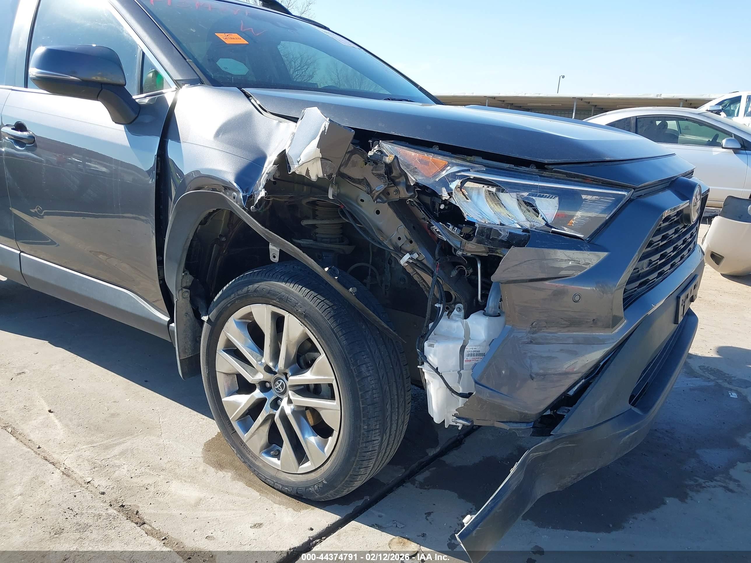 TOYOTA RAV4 image 6