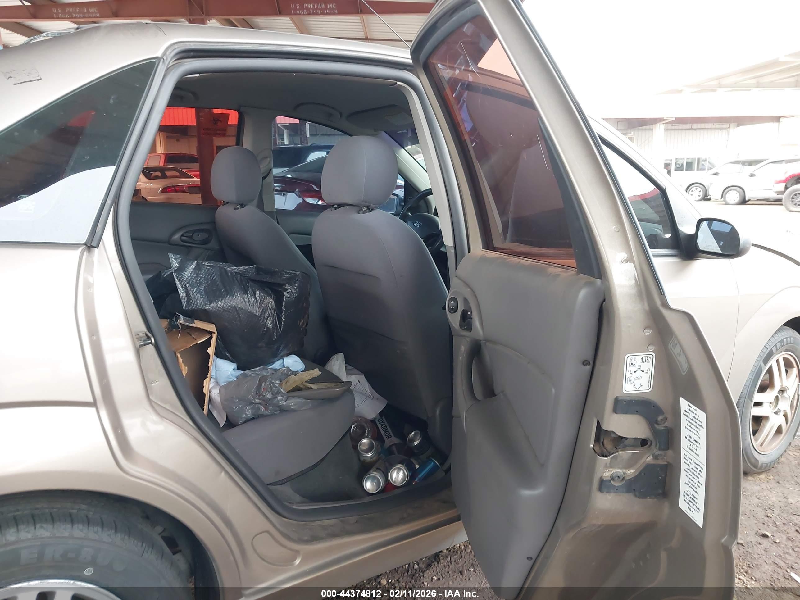 FORD FOCUS image 8