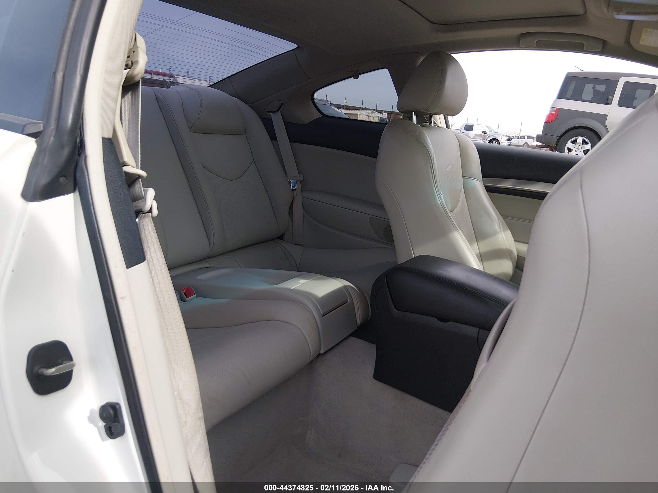 INFINITI G37X image 8