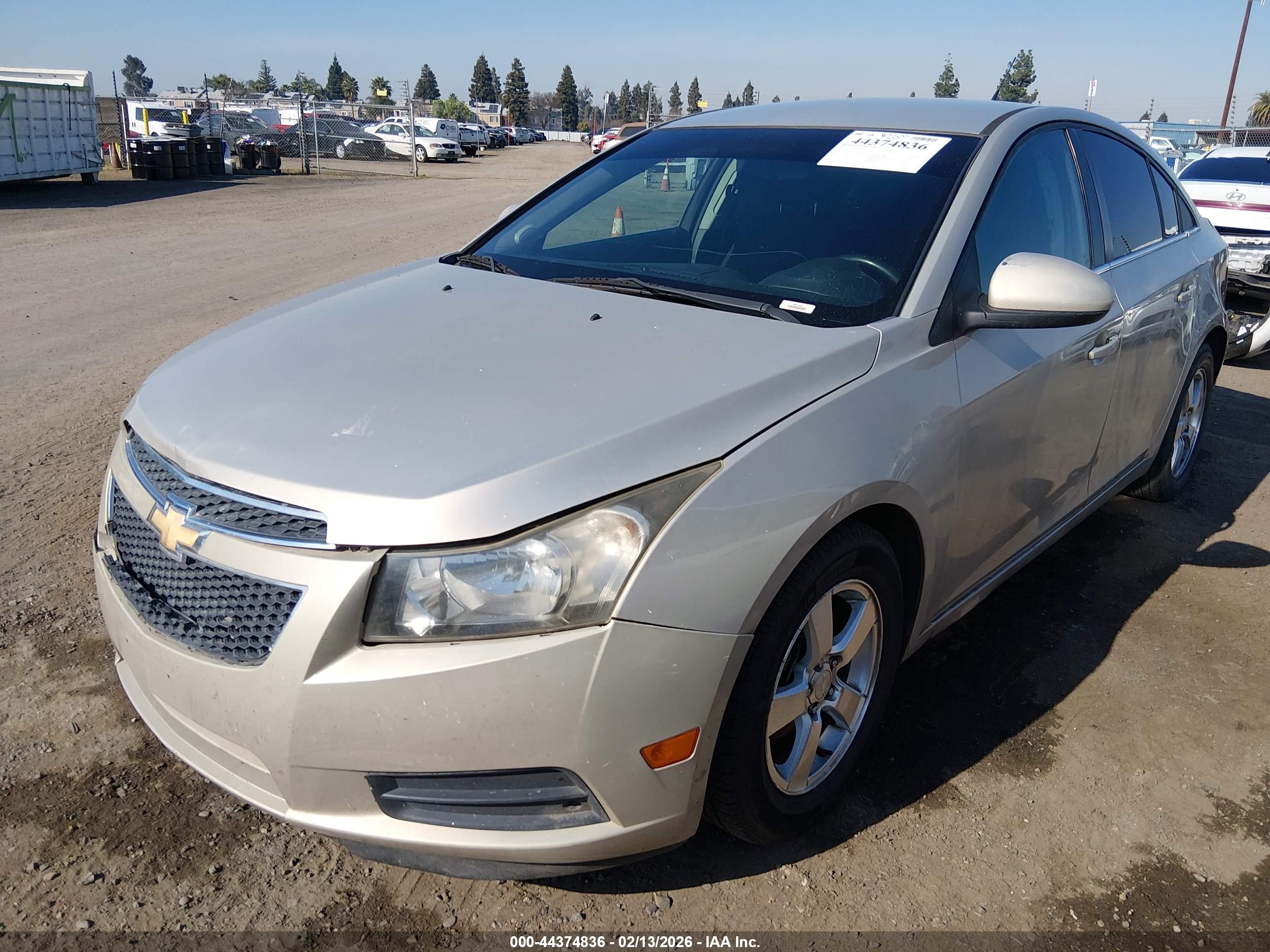 CHEVROLET CRUZE image 2