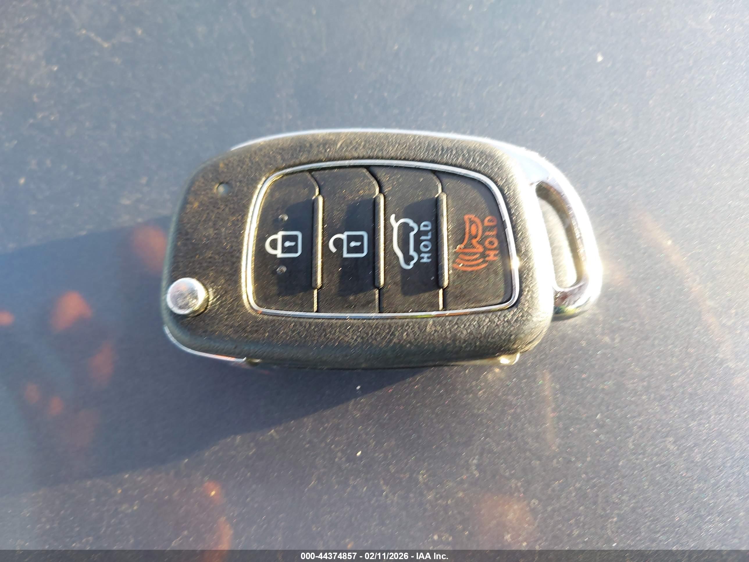 HYUNDAI TUCSON image 11