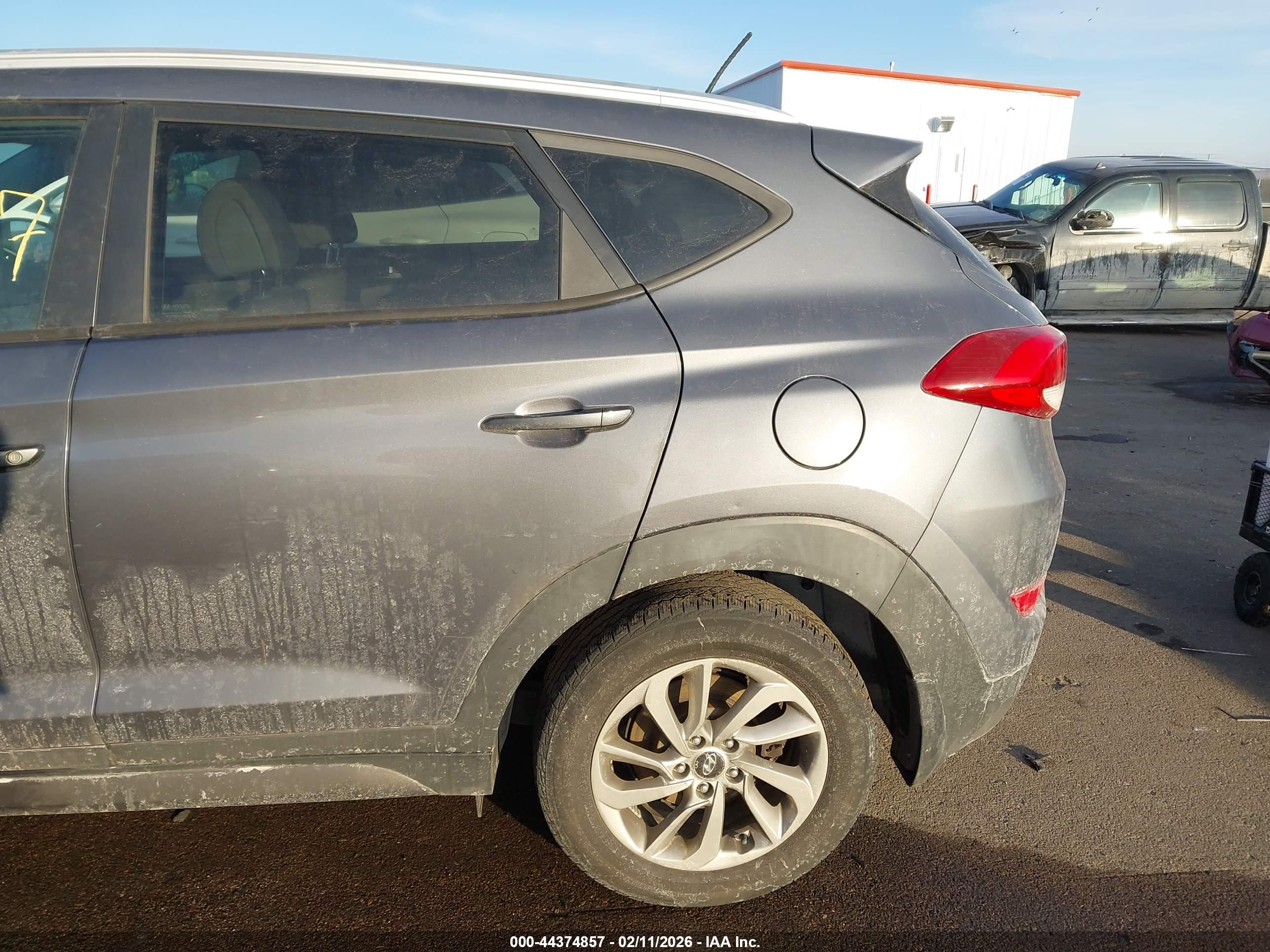 HYUNDAI TUCSON image 6